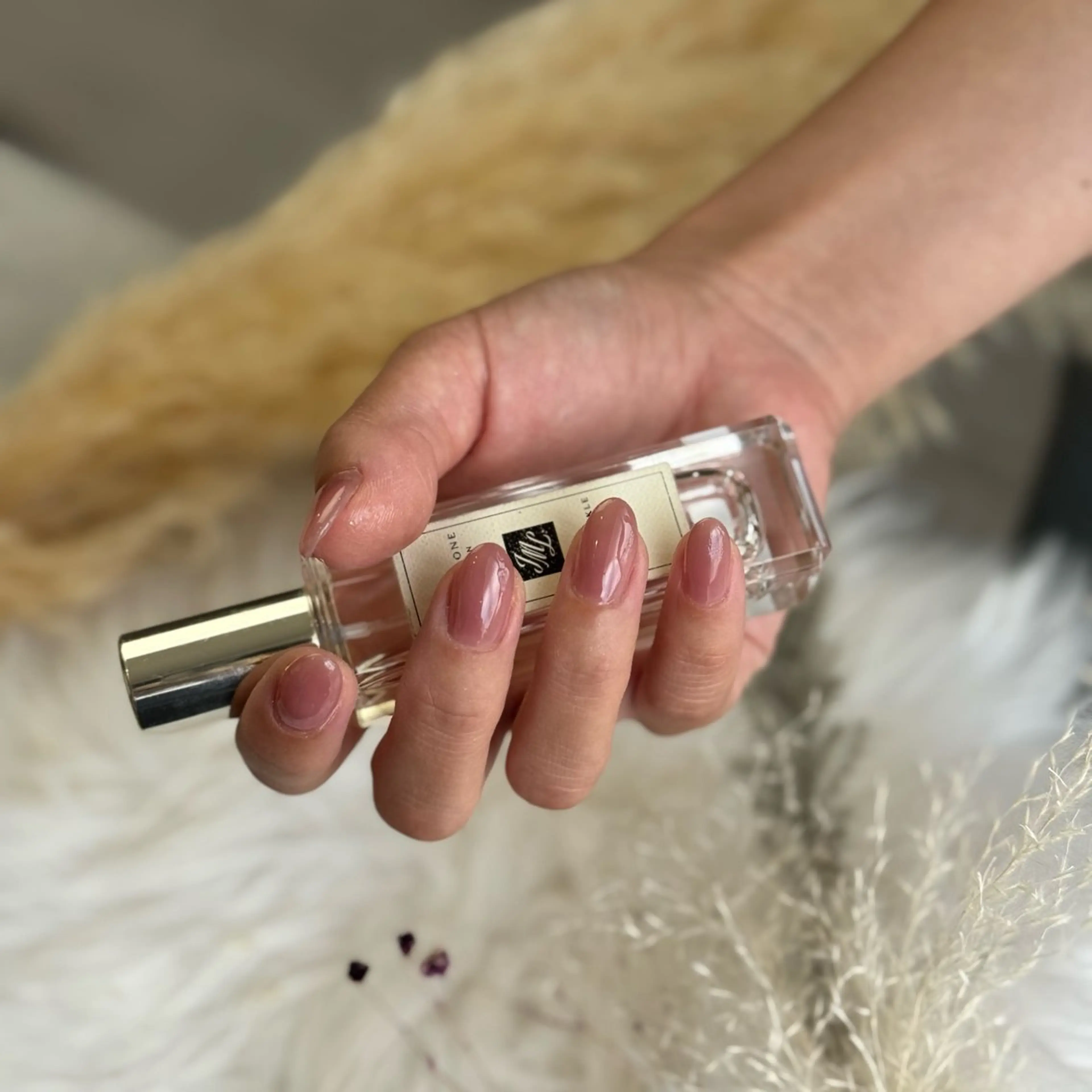 ハンドネイル3300円ネイリスト検定2級研修済みのネイリストが対応しますの写真