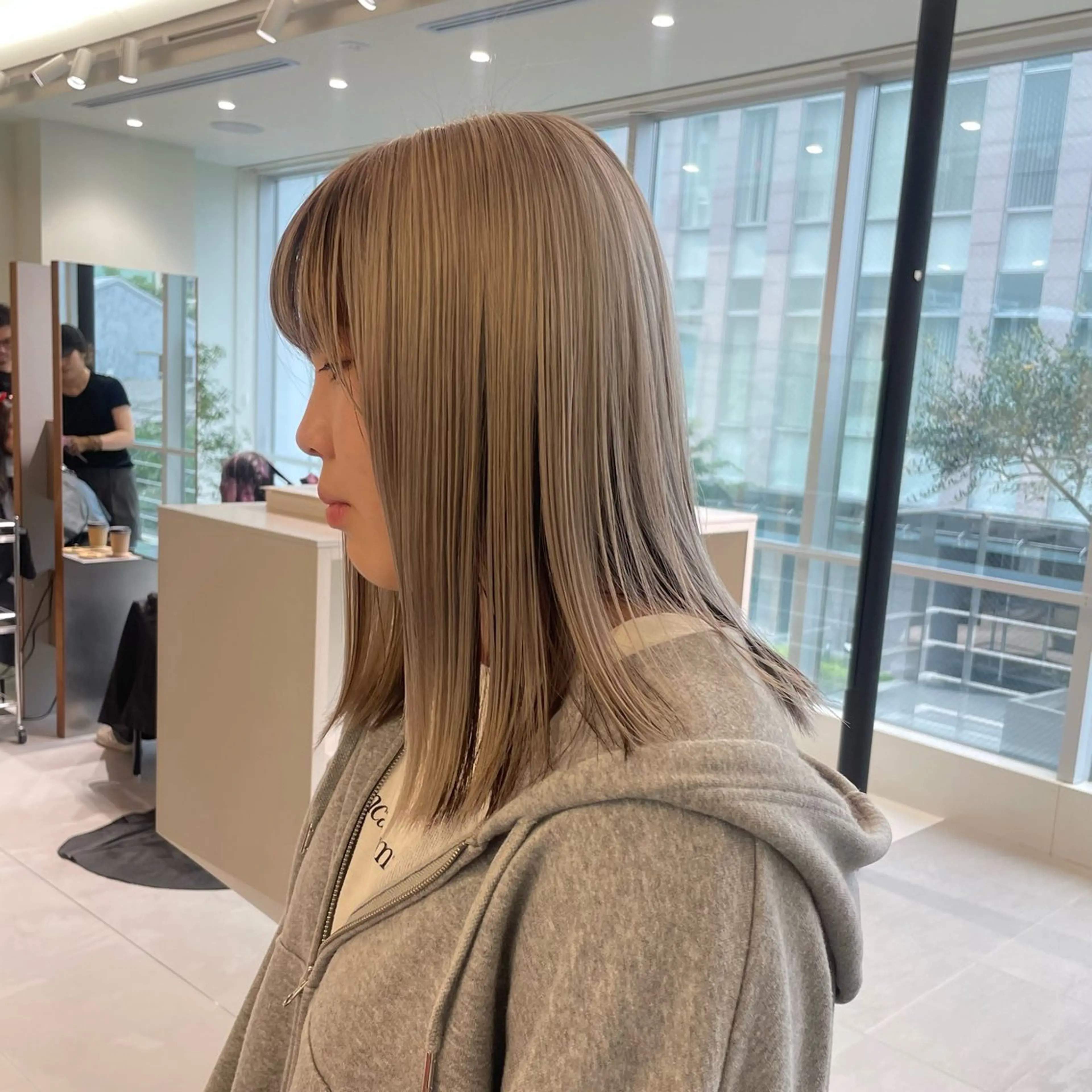 セミロング カラー ベージュカラー ブリーチ ケアブリーチ 透明感カラー ダブルカラー ブリーチ/レイヤー 🌻Mutsumiのヘアスタイル