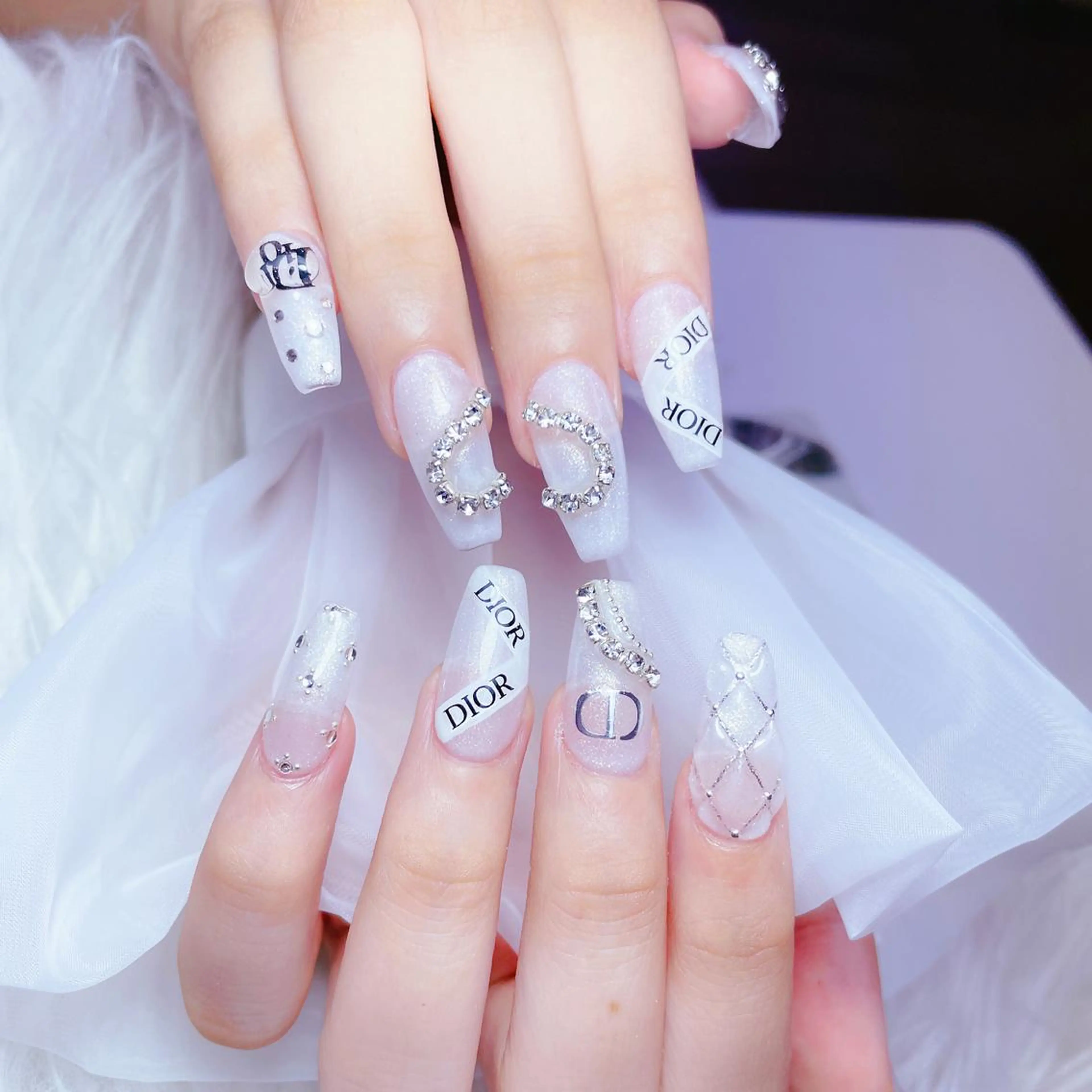 ネイル クリアネイル フラッシュネイル フラワーネイル グラデーション キラキラネイル ハンドネイル NailPrincess所属・princess スカルプ専門店のネイルデザイン