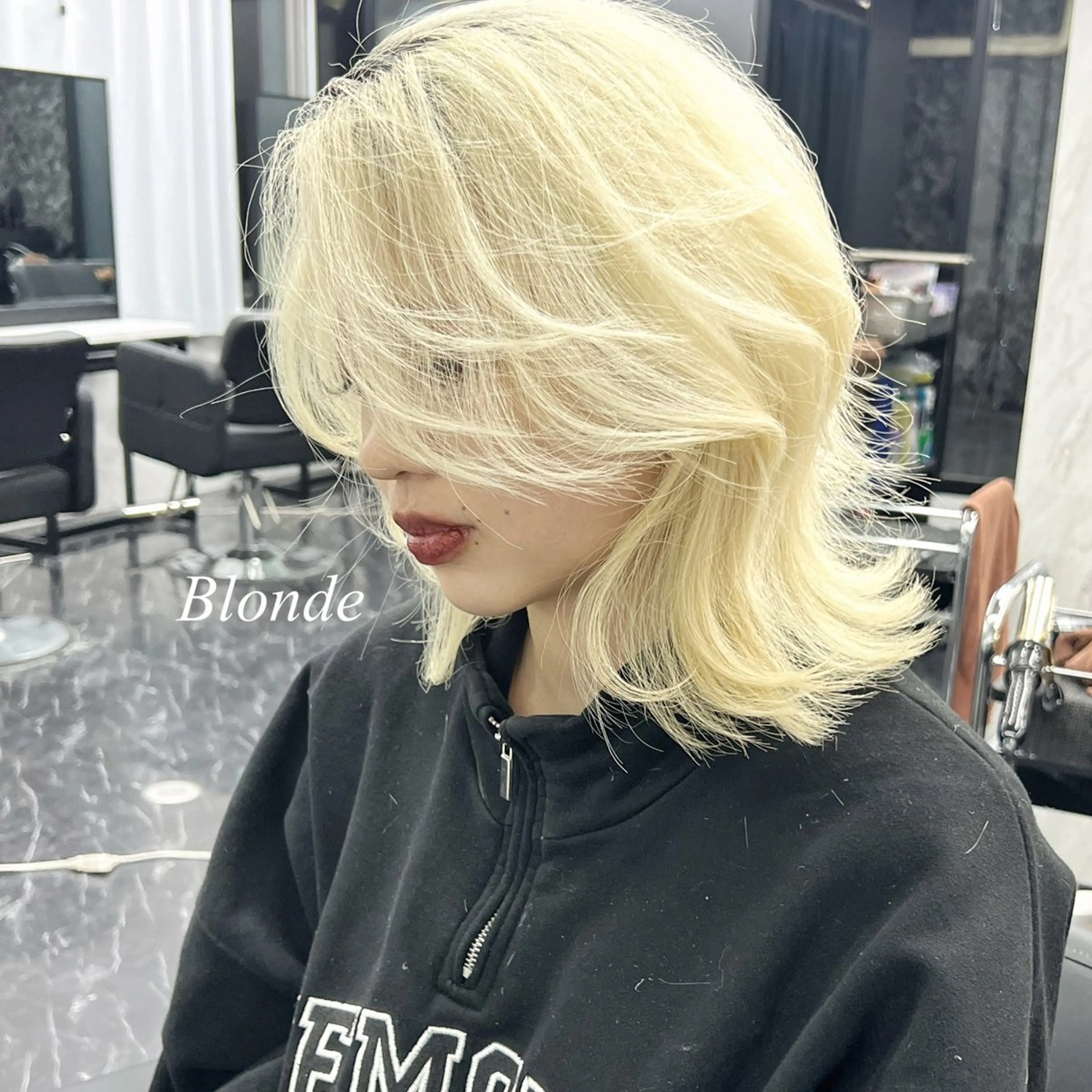 ミディアム カラー シールエクステ ハイトーンカラー エクステ ヘアカラー シールエクステ特化 ハイトーン、NANAのヘアスタイル