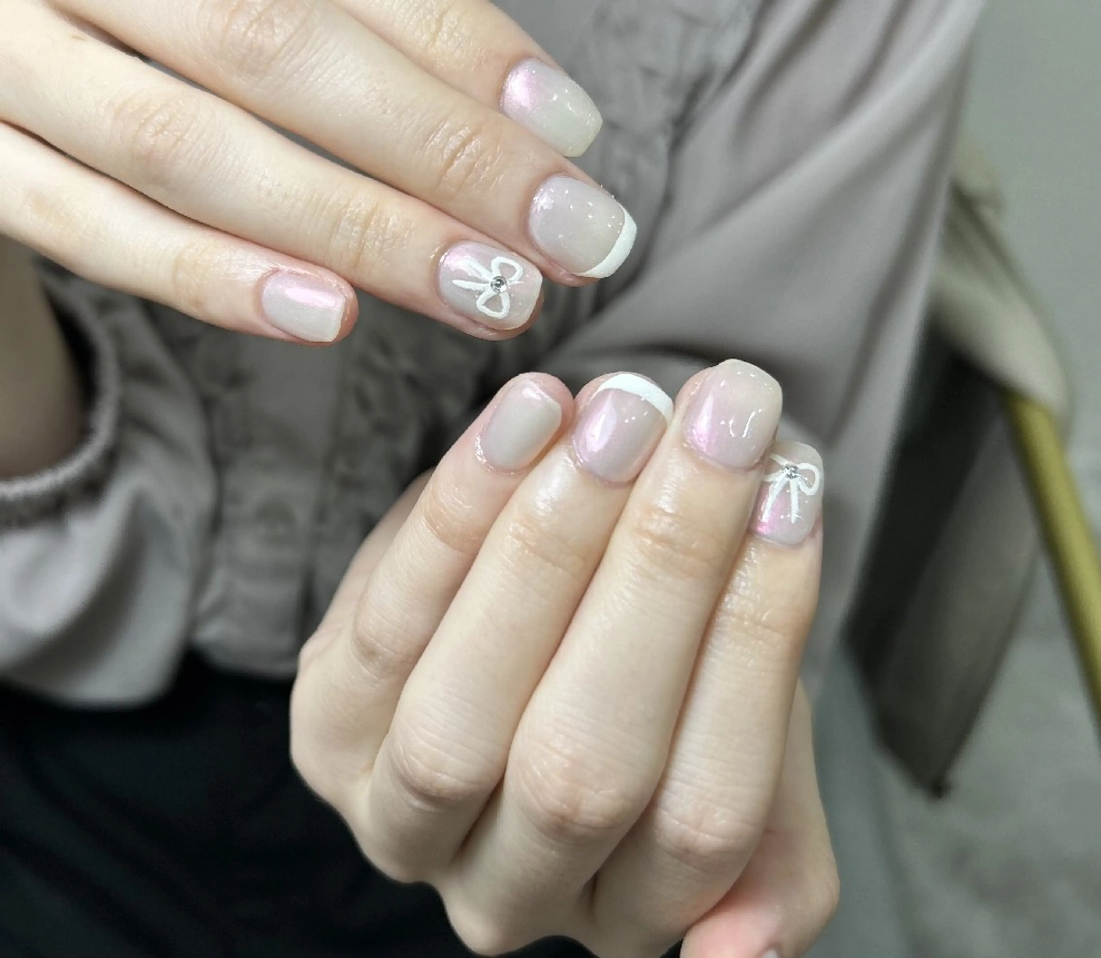 ネイル フレンチネイル ミラーネイル 持ち込み リボン シンプルネイル ハンドネイル UM Nail Salonのネイルデザイン