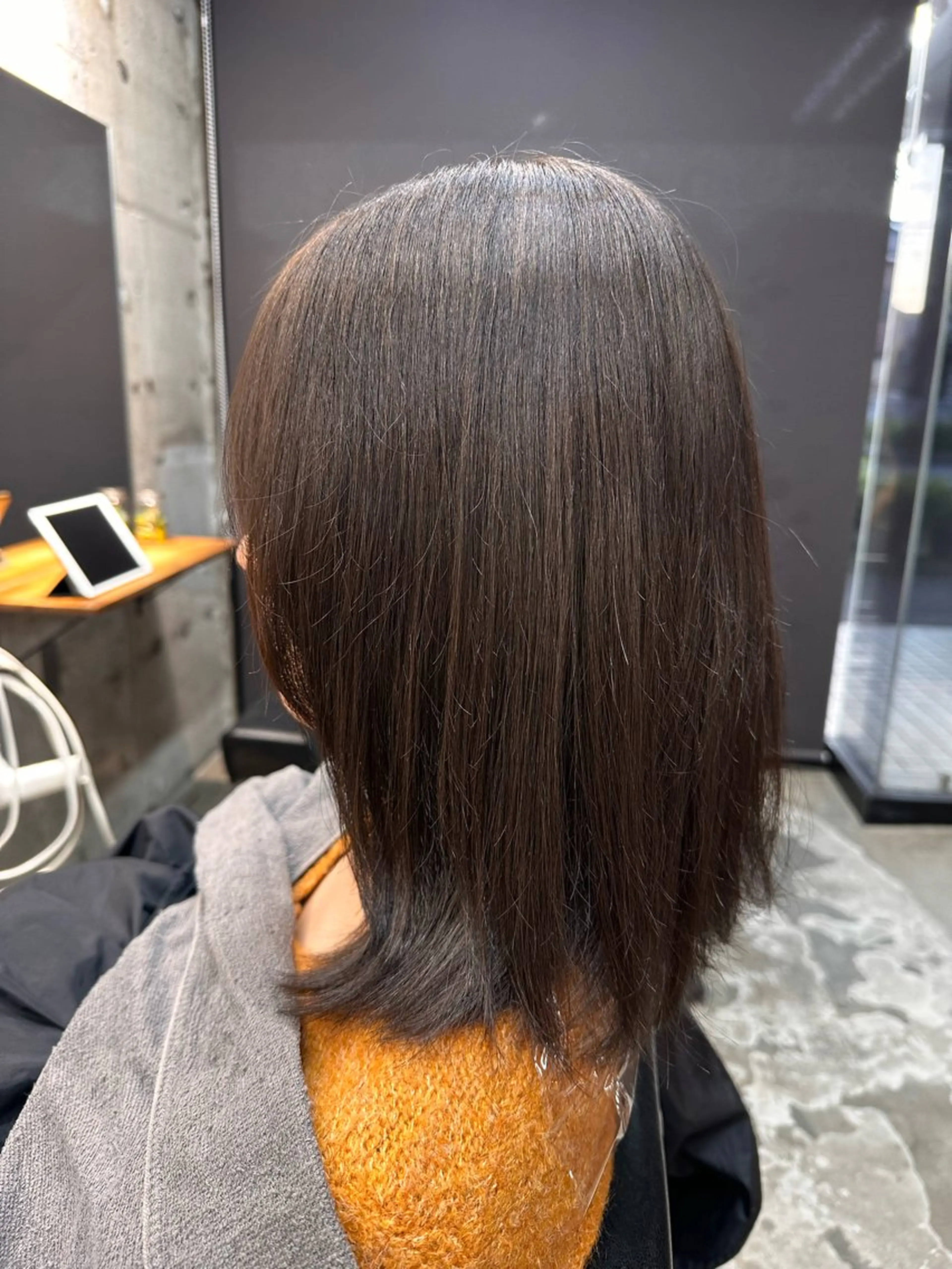 セミロング カラー ブリーチ 透明感カラー ブリーチなしカラー トリートメント 穴原 優紀のヘアスタイル
