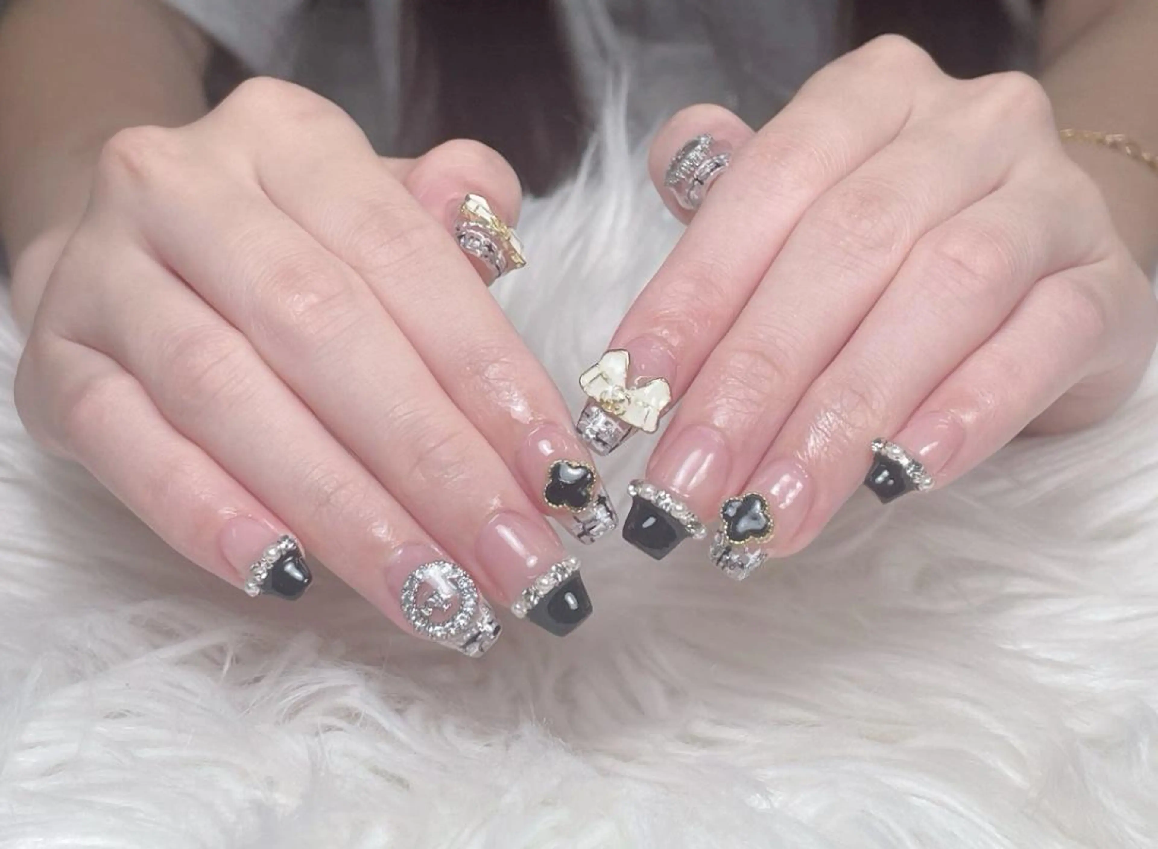 ネイル キラキラネイル 韓国ネイル オフィスネイル cat‘s nail🐈‍⬛のネイルデザイン