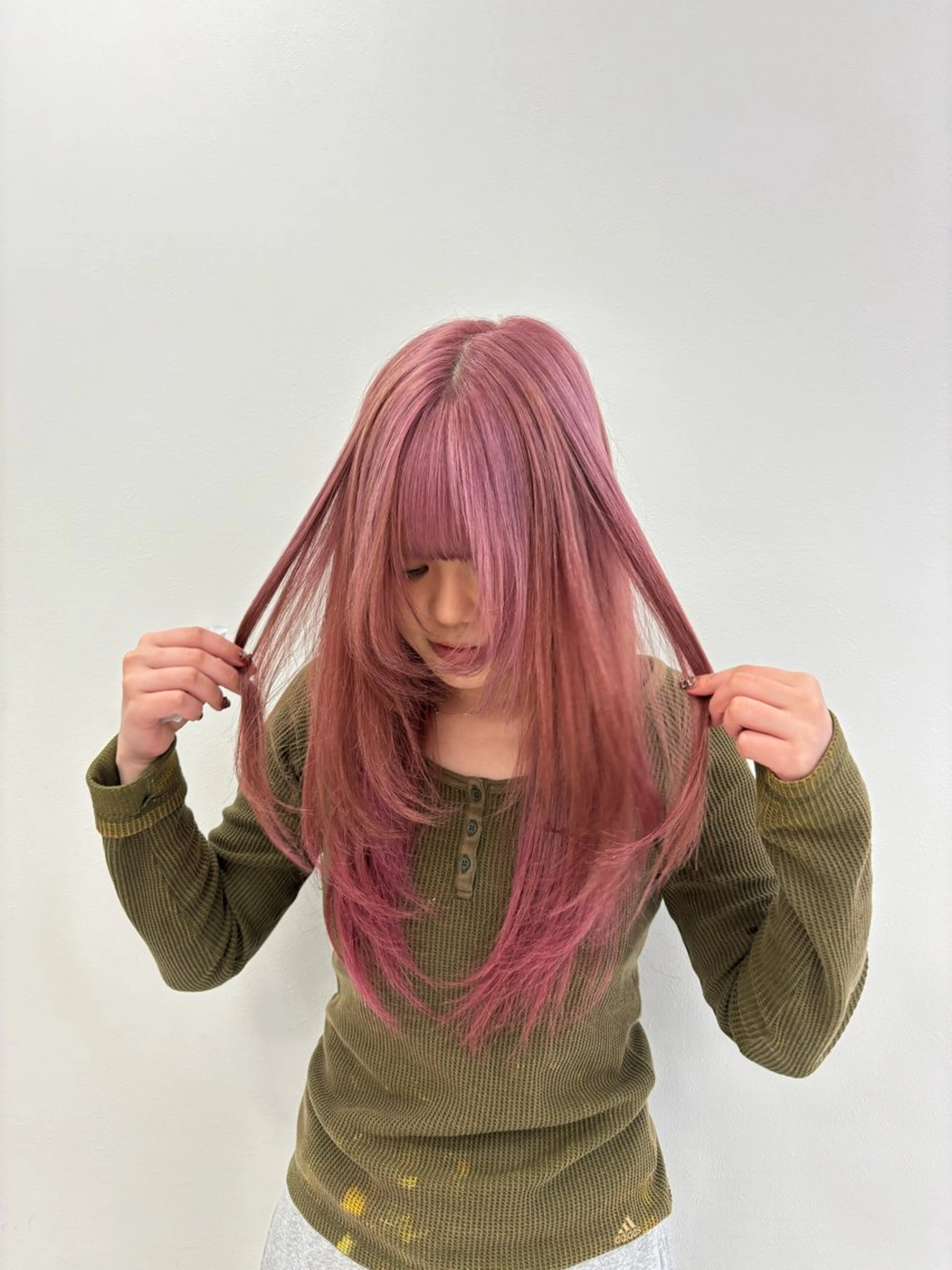 ロング カラー ヘアカラー トリートメント ヘッドスパ ヘアセット 韓国レイヤー ハッシュカットのヘアスタイル