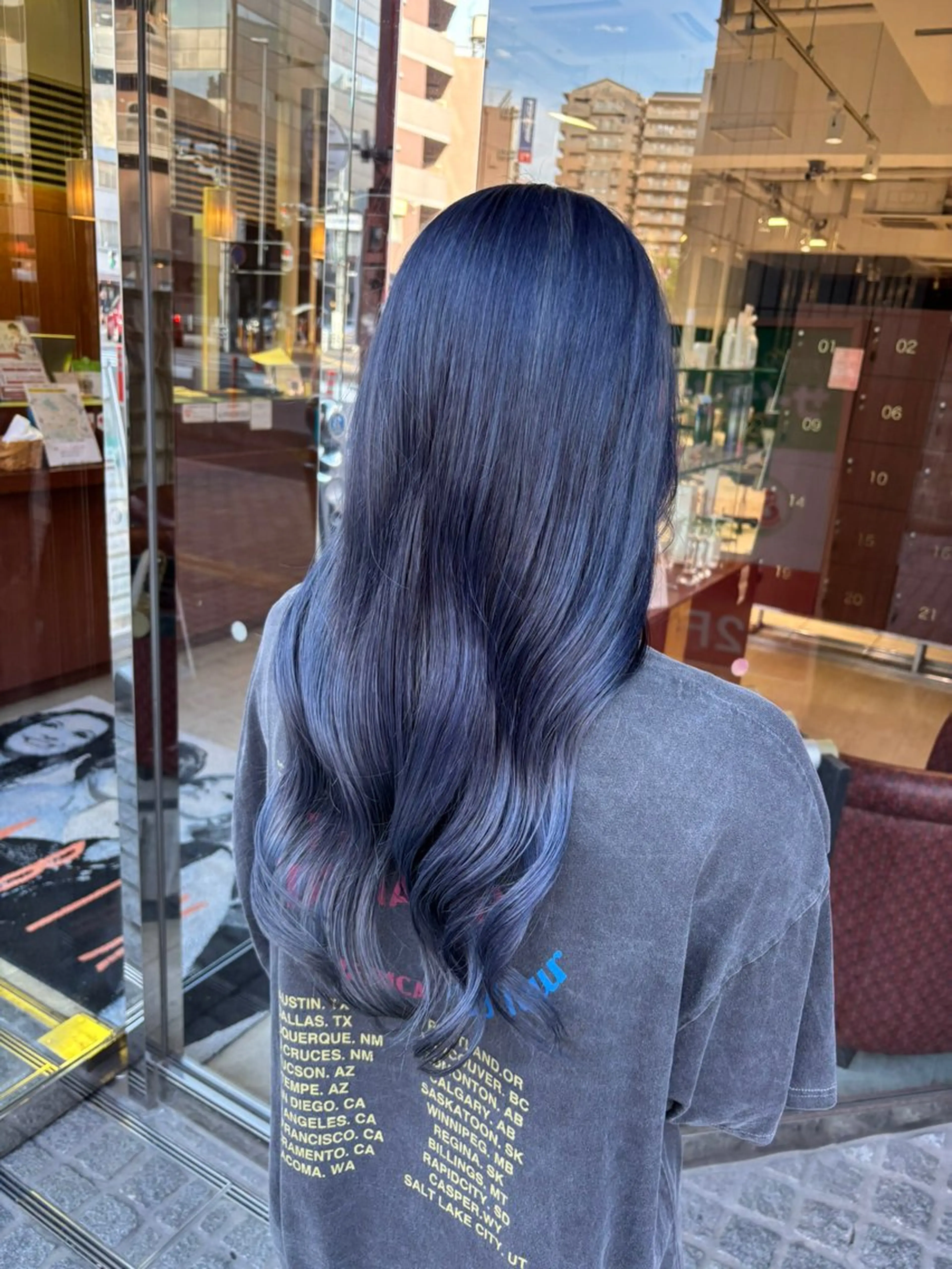 ロング カラー 黒髪 ブリーチ ブルーカラー ブルーブラック ブルージュ カット ヘアカラー トリートメント 暖水 まりあのヘアスタイル