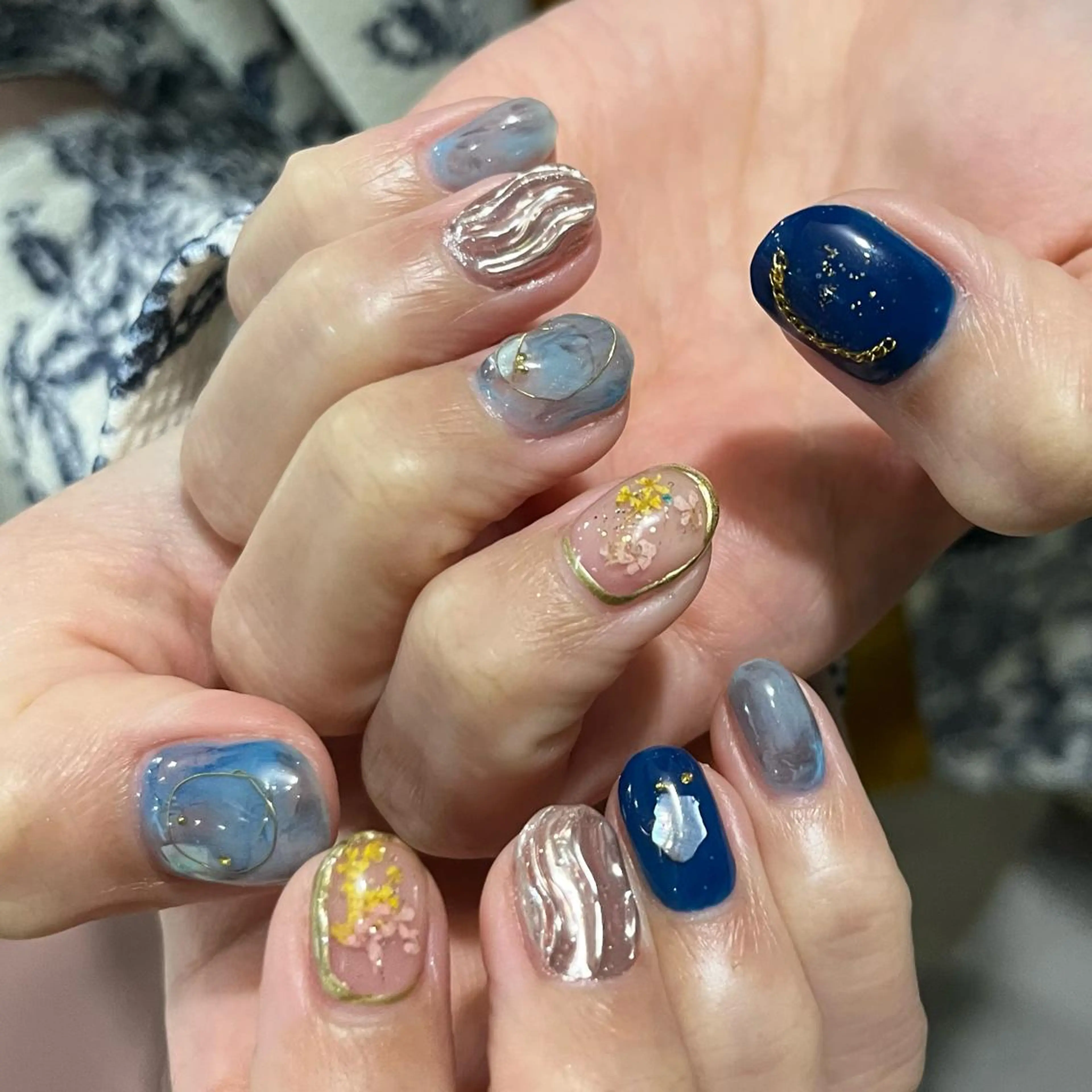 ネイル 🪐富島彩夏 /海外nail🪐のネイルデザイン
