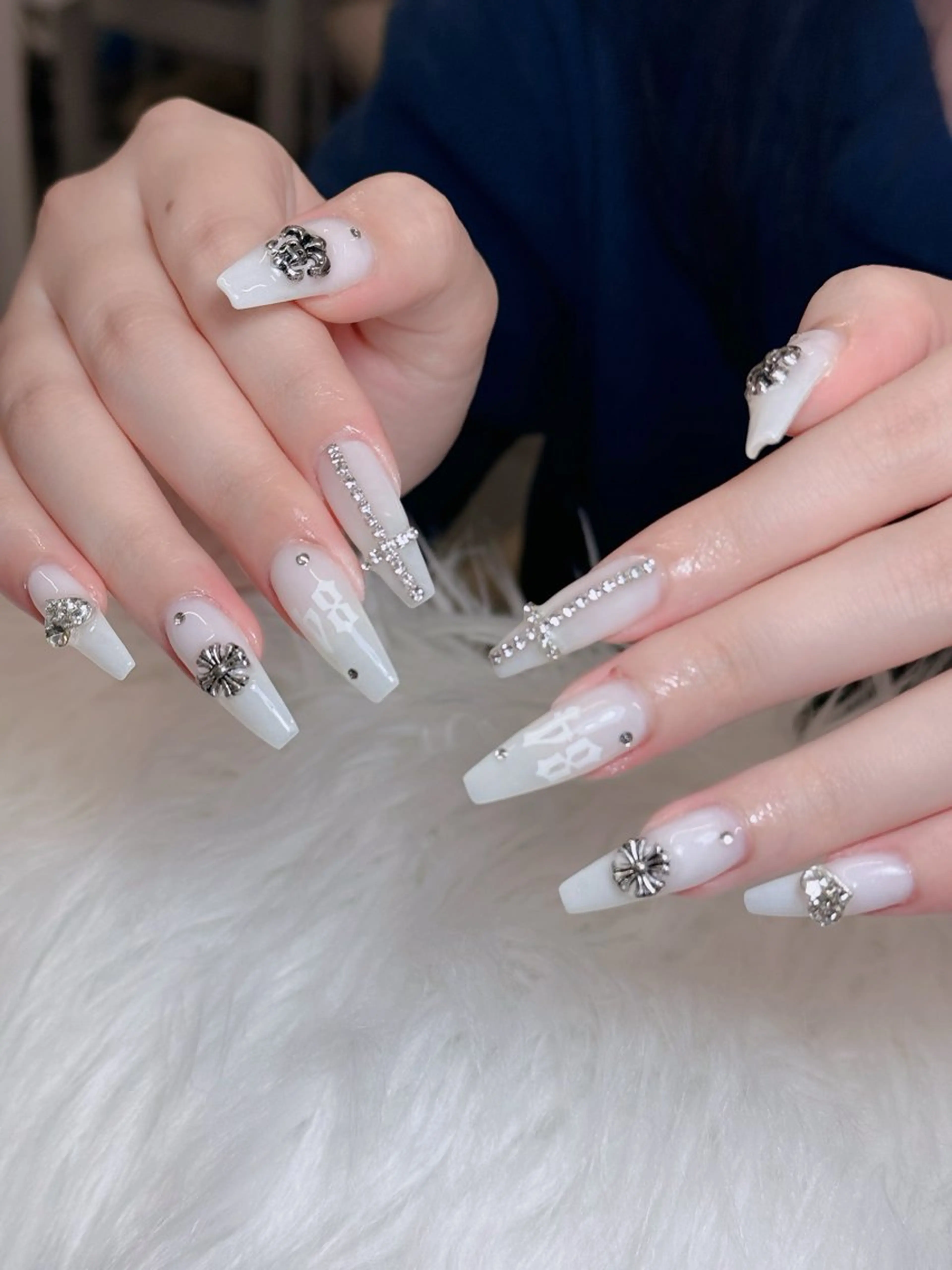 ネイル オーロラネイル チークネイル フットネイル フレンチネイル 韓国ネイル ハンドネイル Lumi Nail 新大久保3‘のネイルデザイン