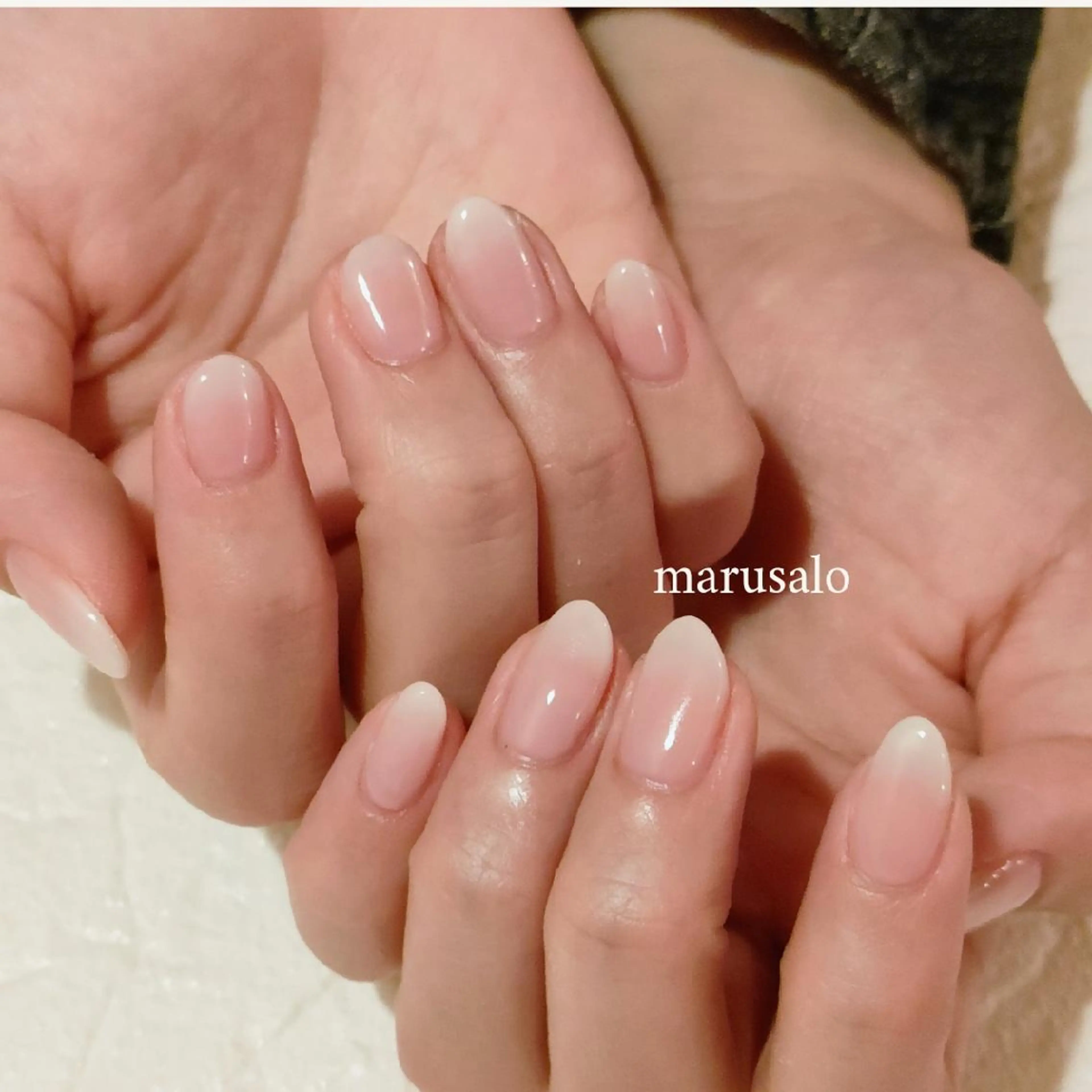 ネイル グラデーション オフィスネイル シンプルネイル ホワイト 冬ネイル ハンドネイル marusalo nailのネイルデザイン