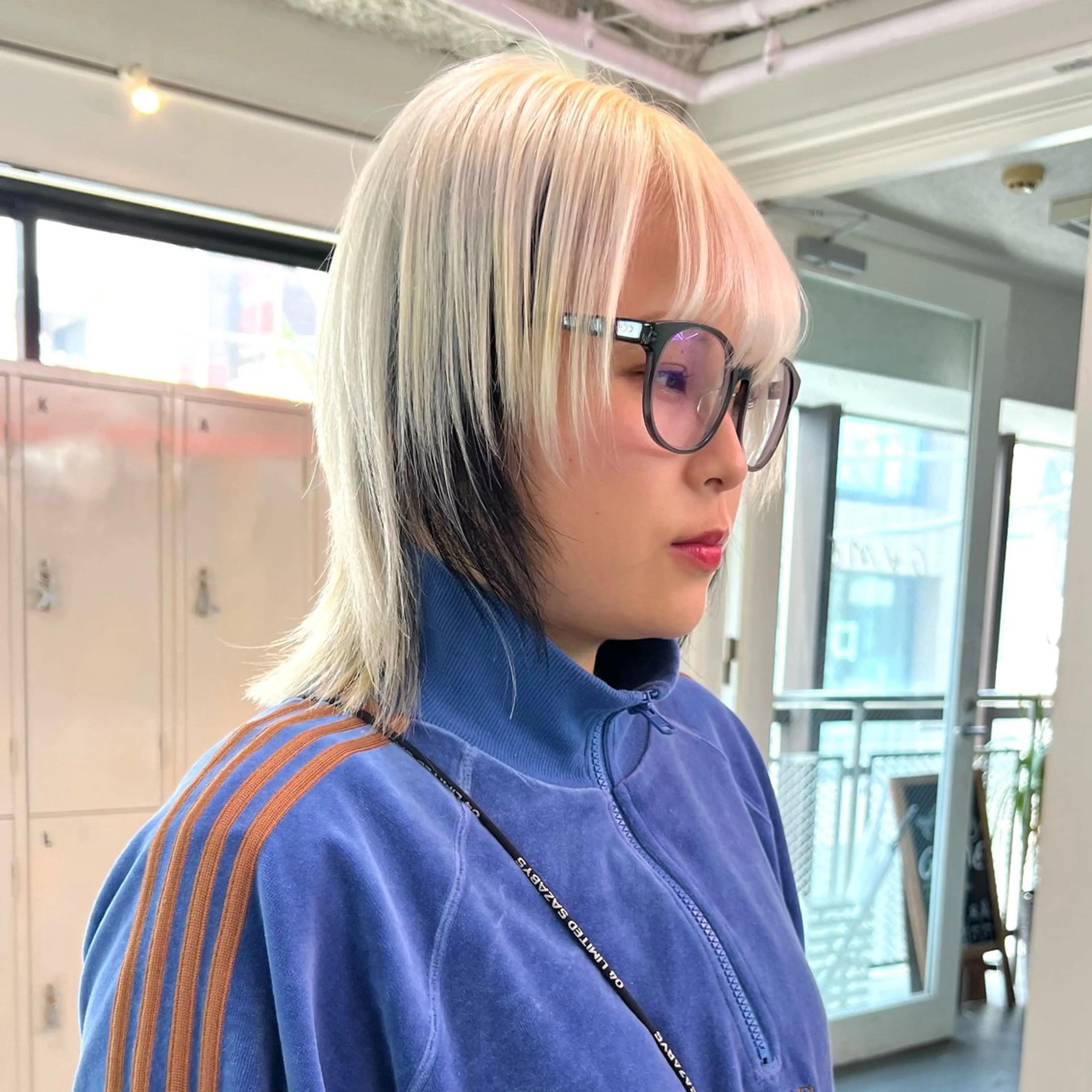 ショート カラー パーマ ヘアアレンジ カット ヘアカラー 🧨ブリーチー×ボブ レイヤー💎じゅえるのヘアスタイル