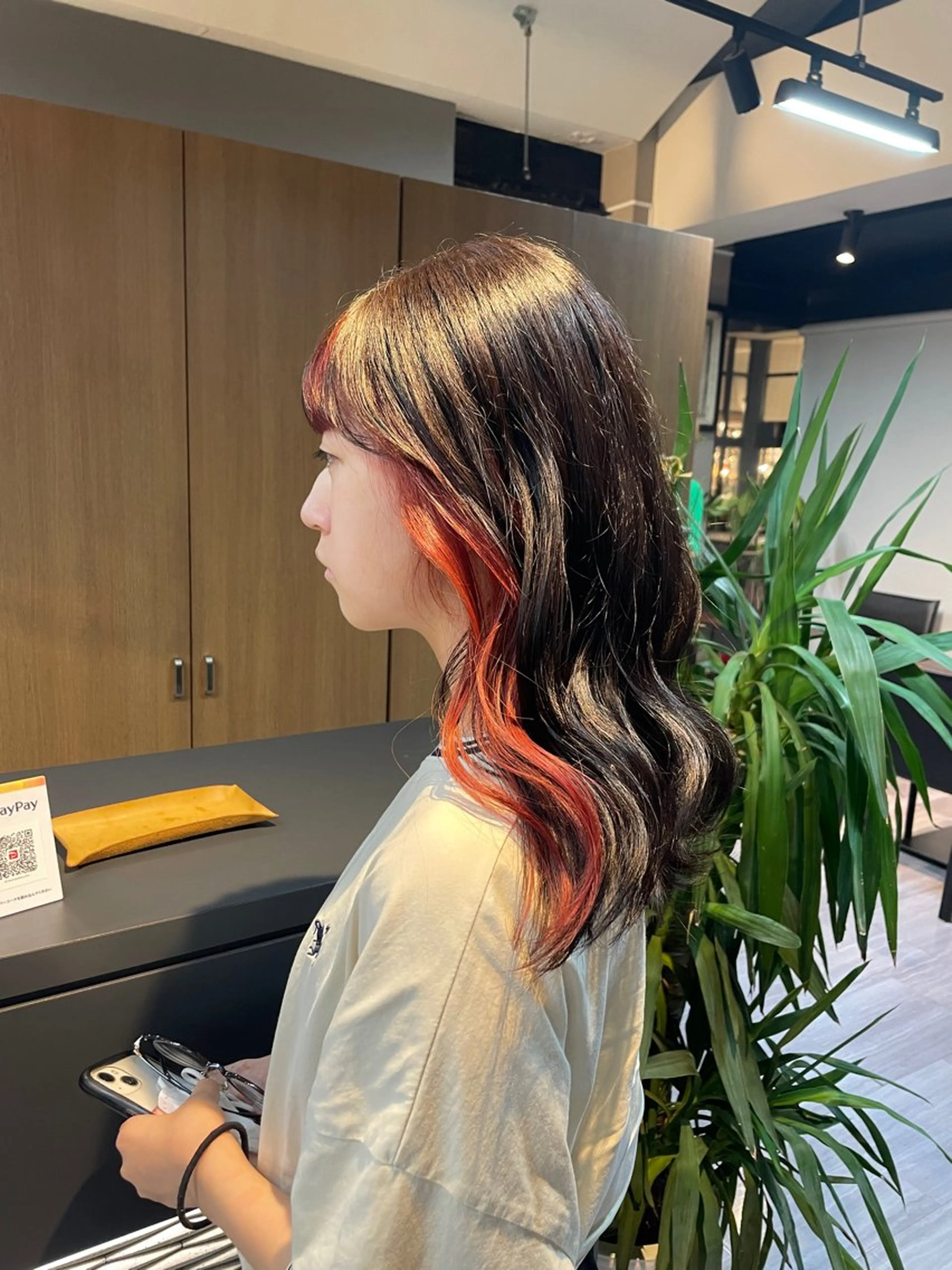 セミロング カラー ブリーチ デザインカラー オレンジ レッドカラー alu所属・マキノ キョウカのヘアスタイル