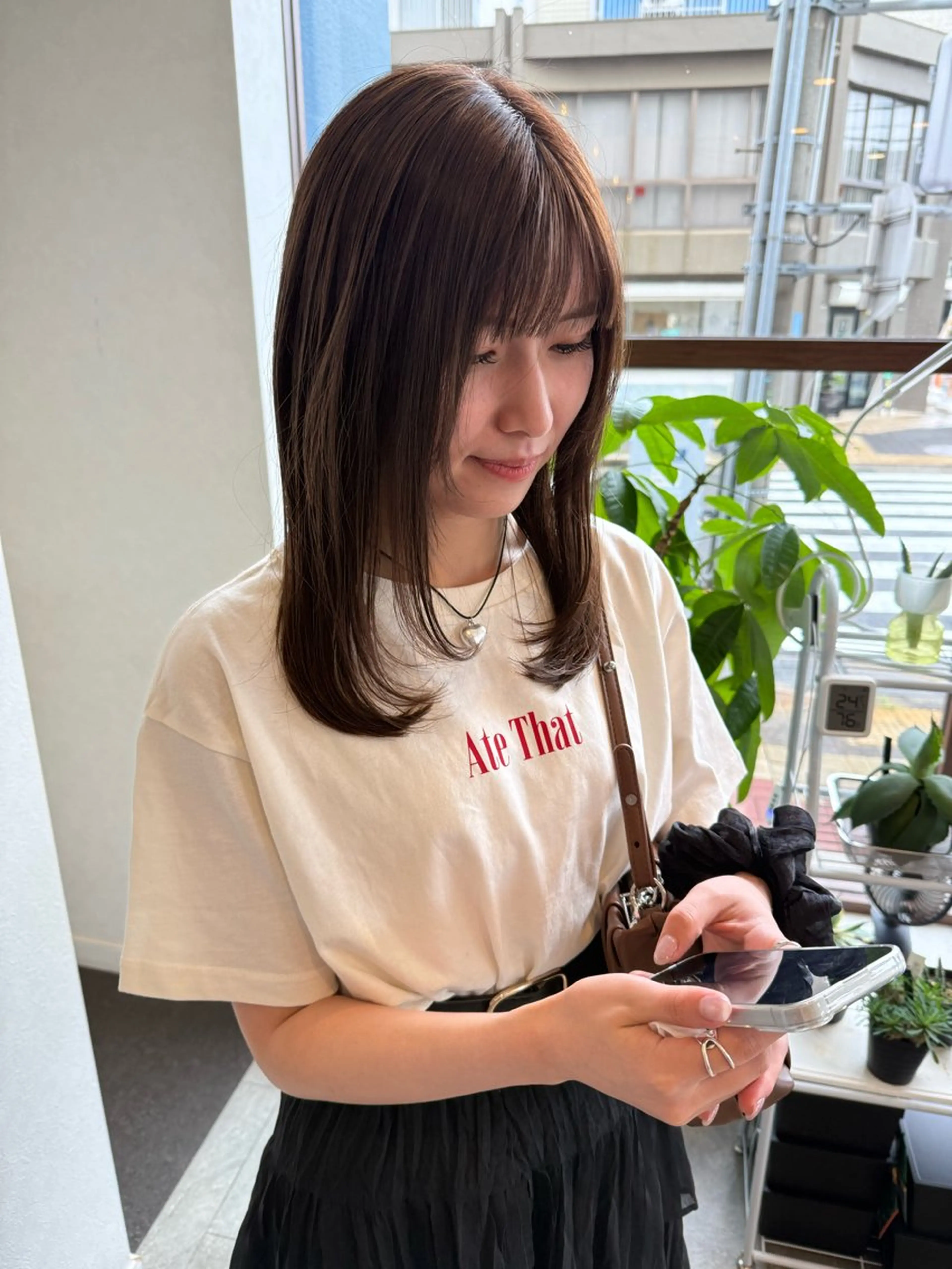 セミロング カラー グレージュ 顔まわりレイヤー レイヤーカット カット ヘアカラー letterby novel  はるみのヘアスタイル