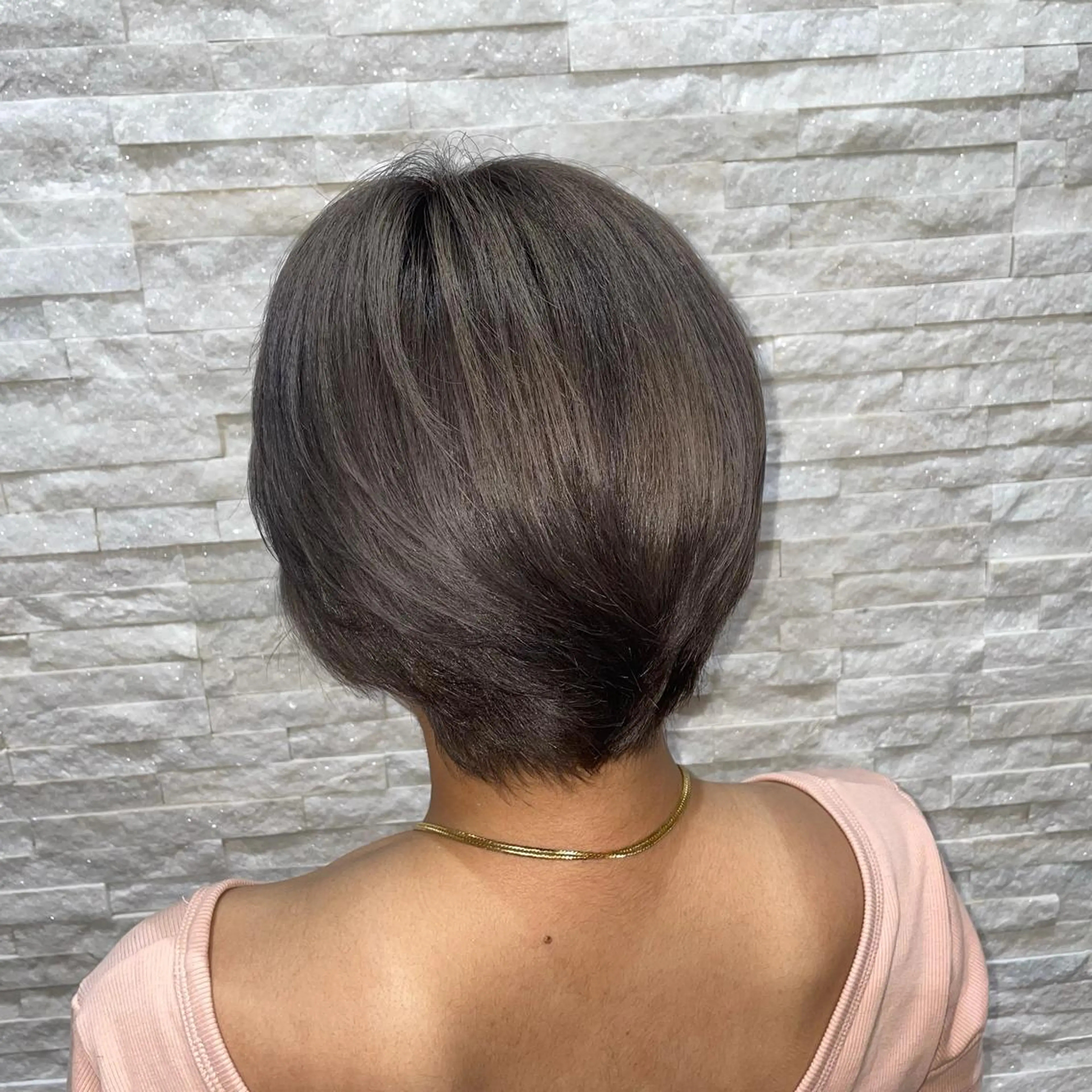 ショート ヘアカラー miloc那覇 MIKUのヘアスタイル