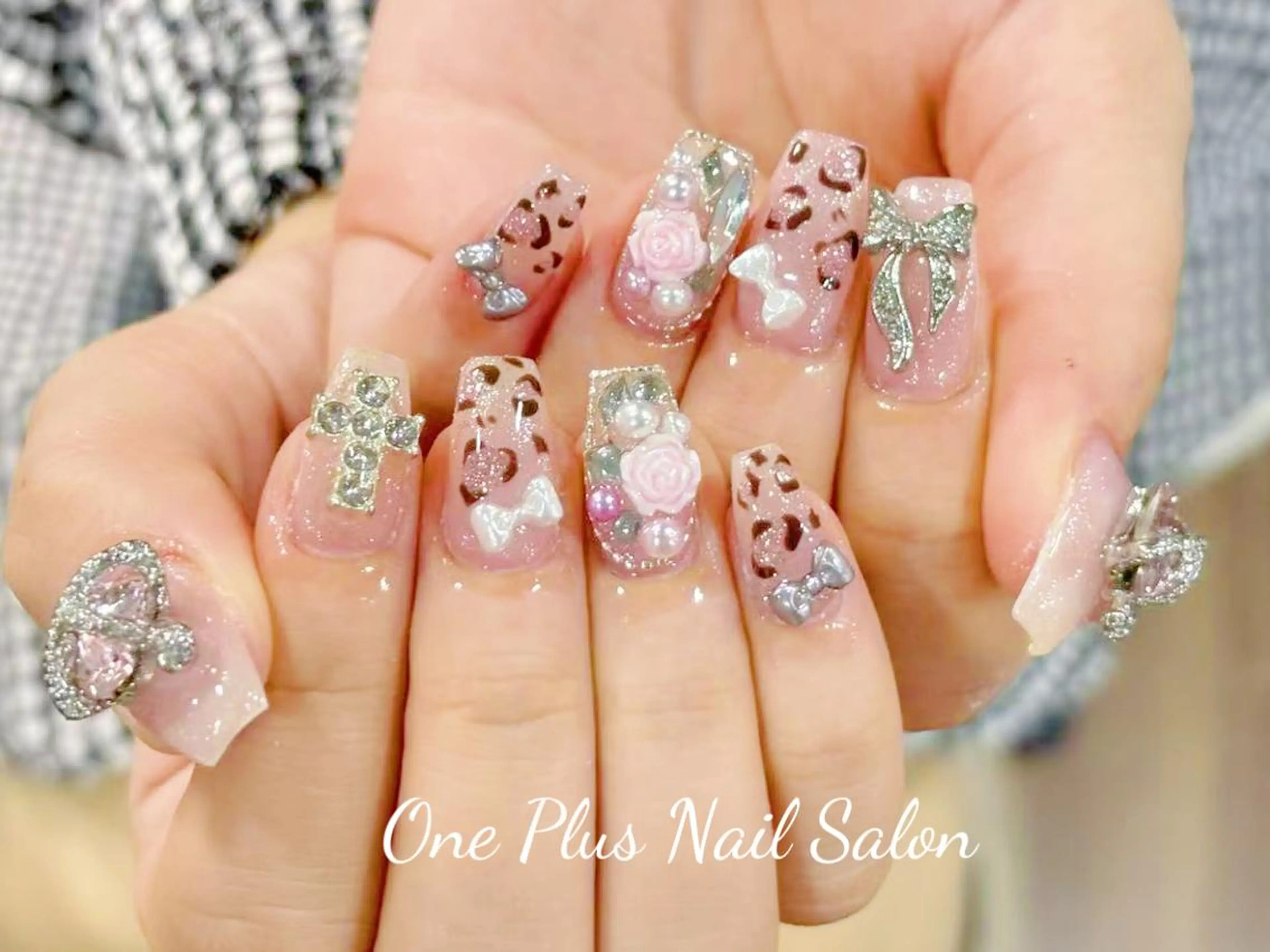 ネイル ハート バレンタイン One Plus Nail Salonのネイルデザイン