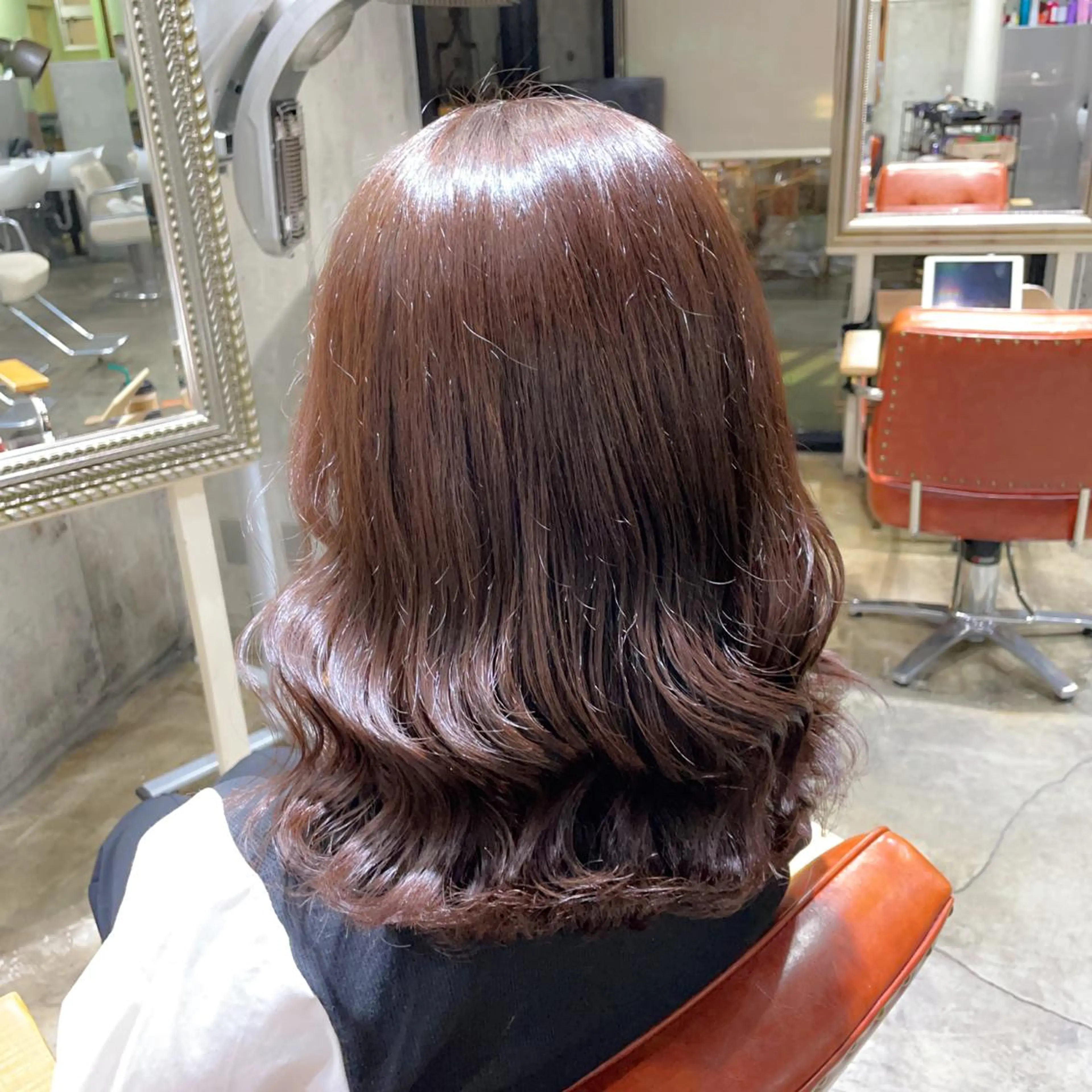 ミディアム カラー ベージュカラー ピンクカラー ピンクベージュ ヘアカラー 🕊miki モテ髪🫧のヘアスタイル