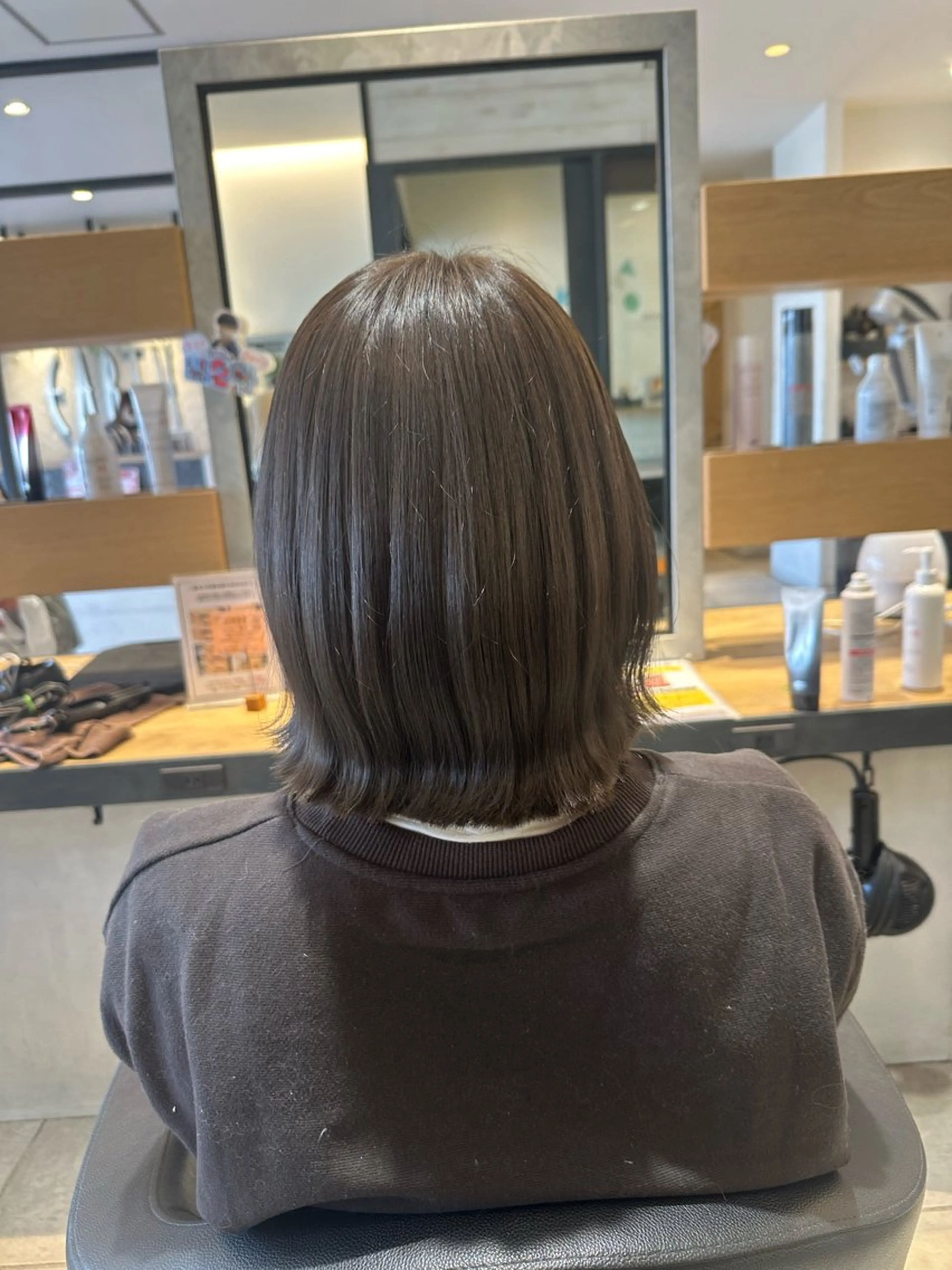 ショート カラー アッシュ ベージュカラー ボブ フクイ ミユのヘアスタイル