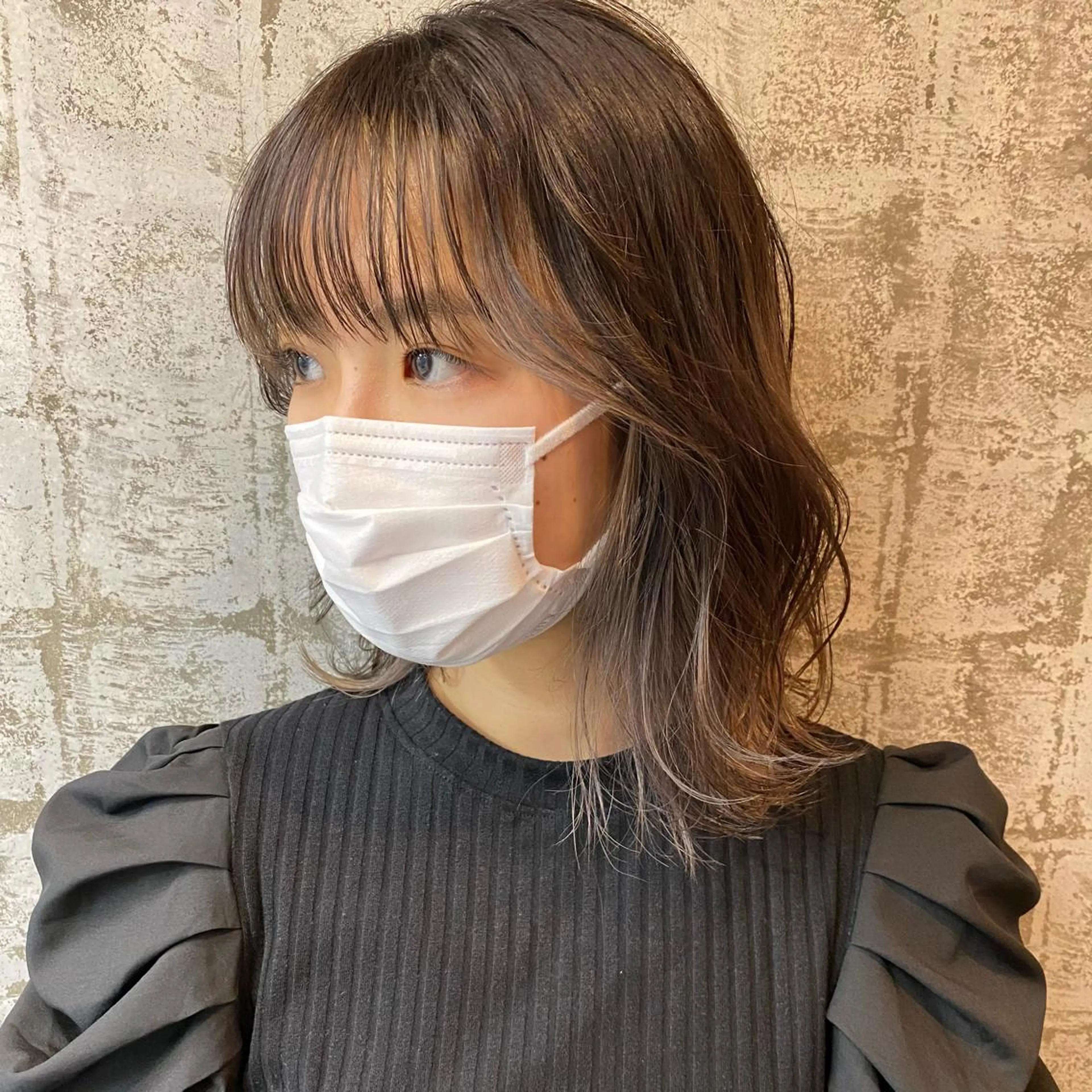 ミディアム カラー ミストバング  フェイスフレーミング インナーカラー シルバー ホワイトシルバー ヘアカラー 高橋 舟太郎のヘアスタイル