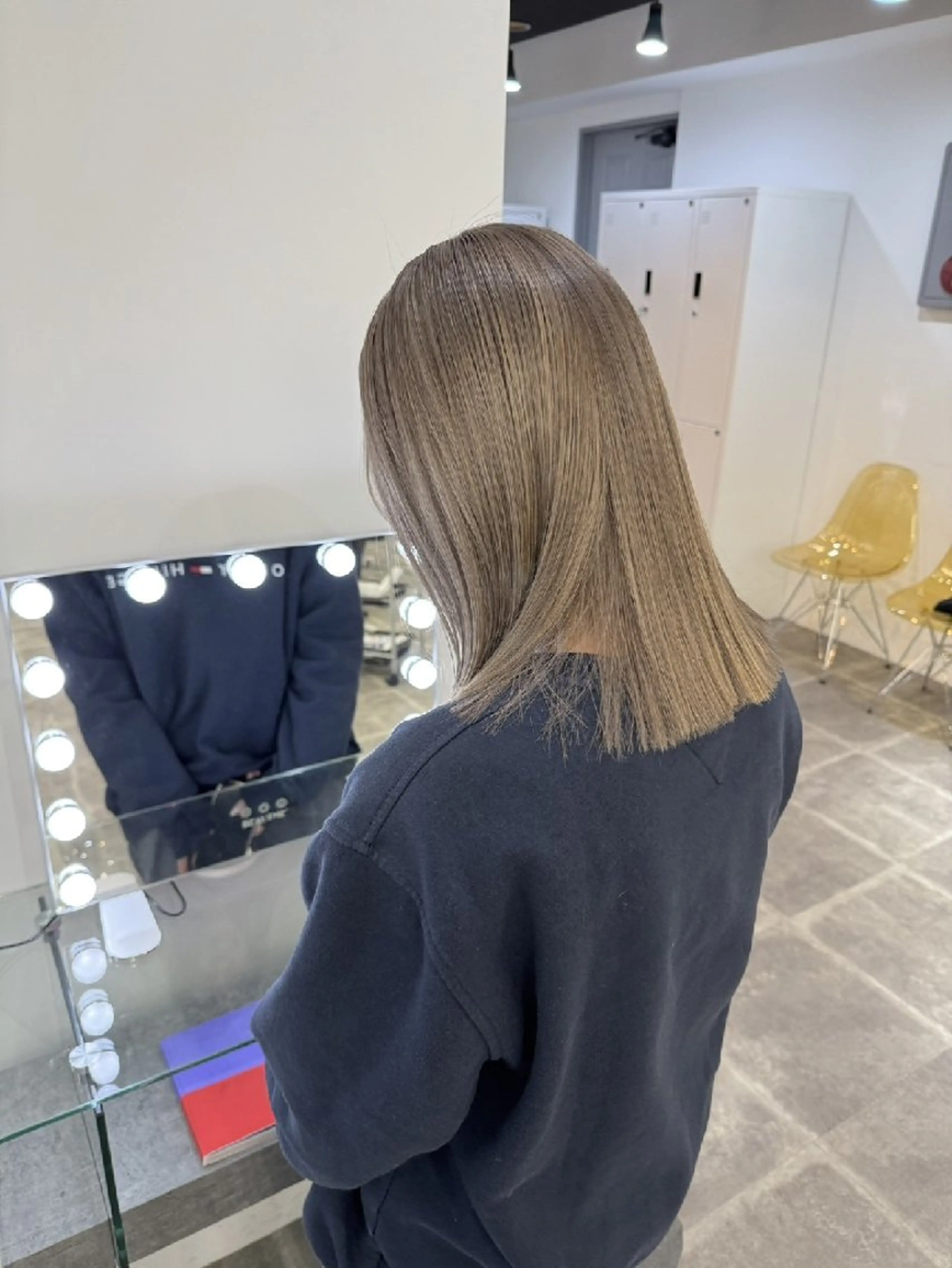 セミロング カラー ベージュカラー ブリーチ ミルクティーベージュ PELE SAKAE所属・PELE/栄/ SOAのヘアスタイル