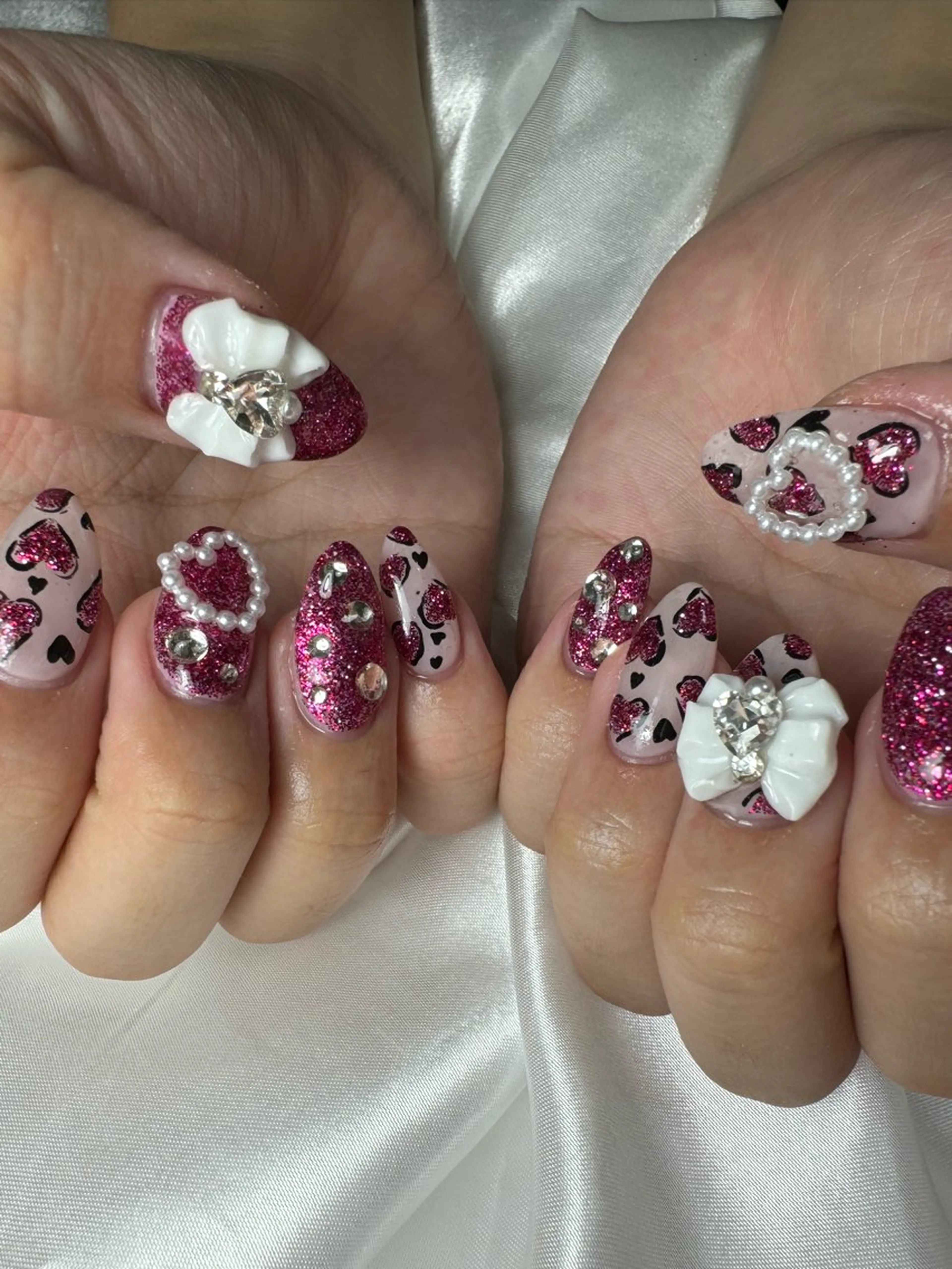ネイル アニマル柄 ジェルネイル ラメ(グリッター) 持ち込み パラジェル ハンドネイル flowers nailのネイルデザイン