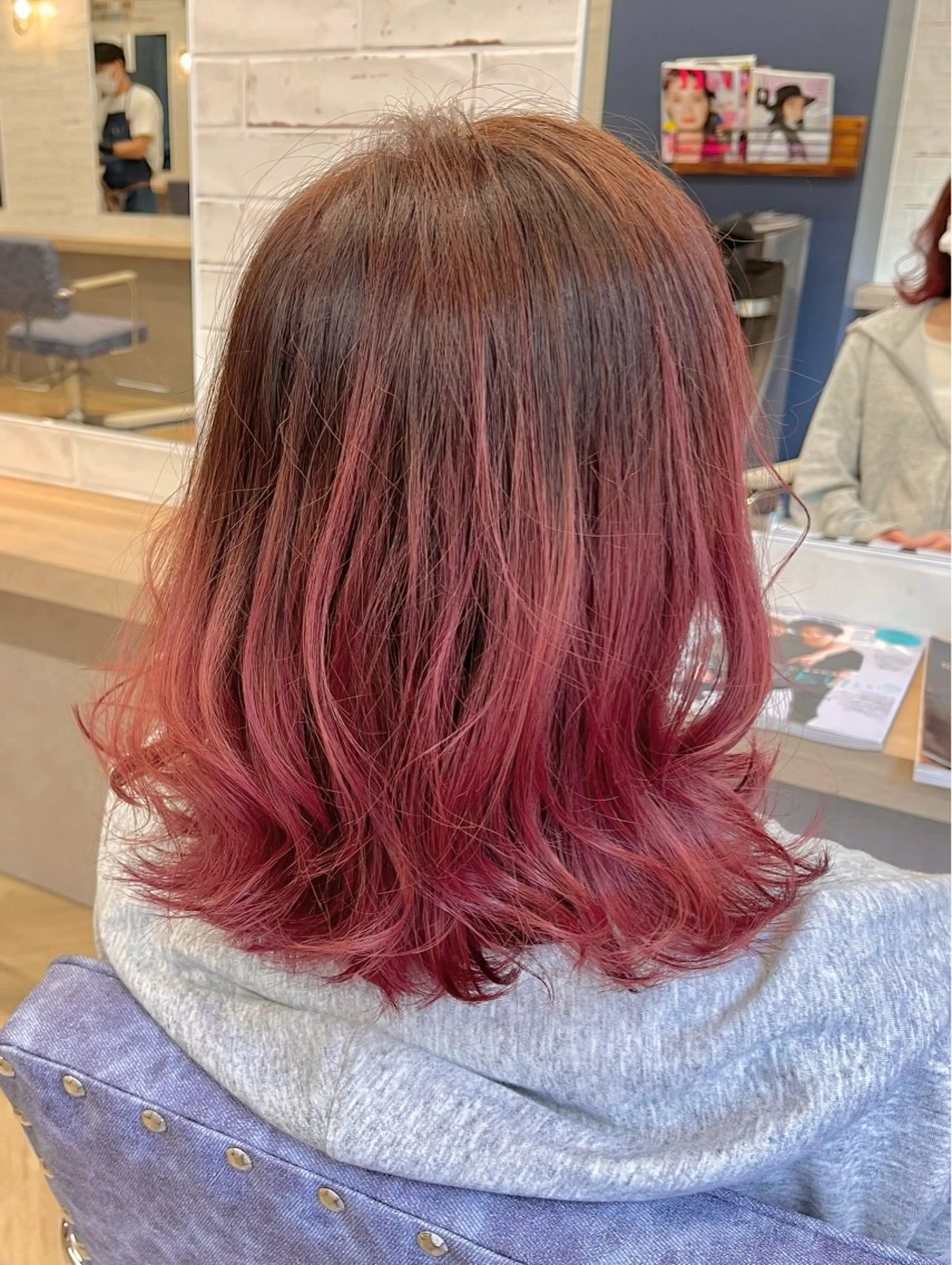 セミロング カラー ブリーチ グラデーションカラー ピンクカラー バイオレットカラー GOAT hair SHOKOのヘアスタイル