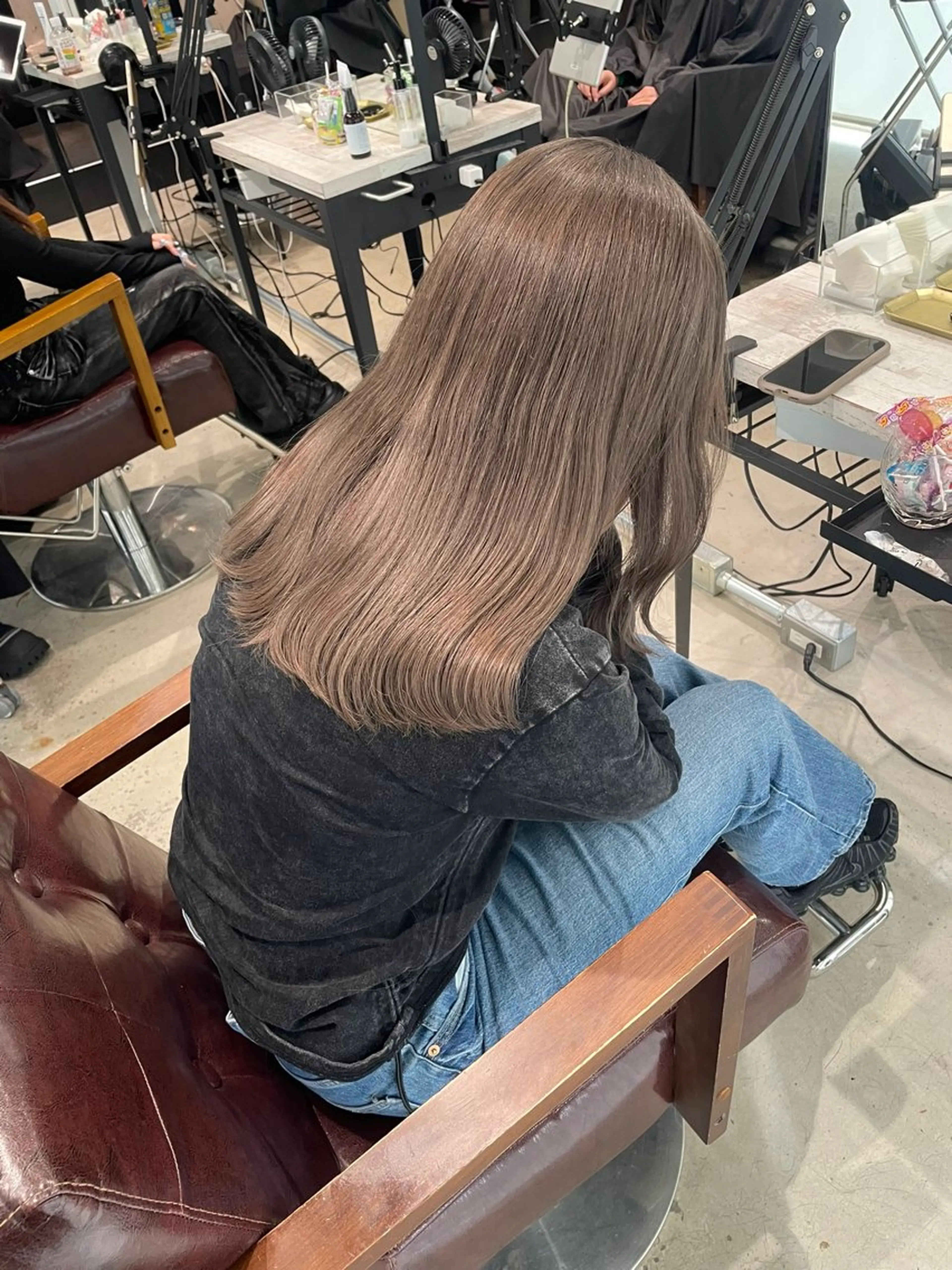 ミディアム カット ヘアカラー トリートメント youres hair 新宿3丁目店所属・艶髪/ハイトーン /髪質改善/柴田のヘアスタイル