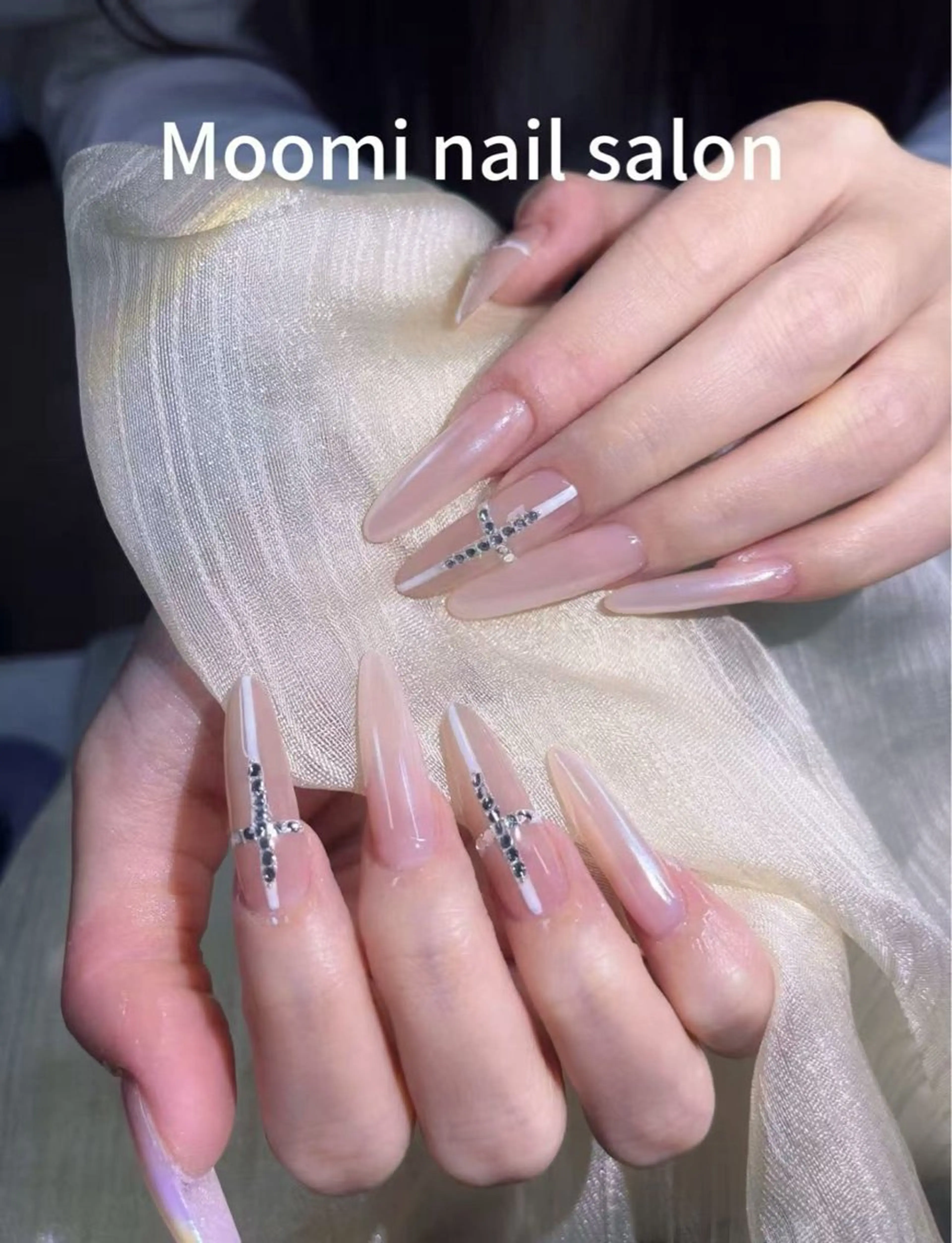 ロング ハンドネイル moomi ゆりのネイルデザイン