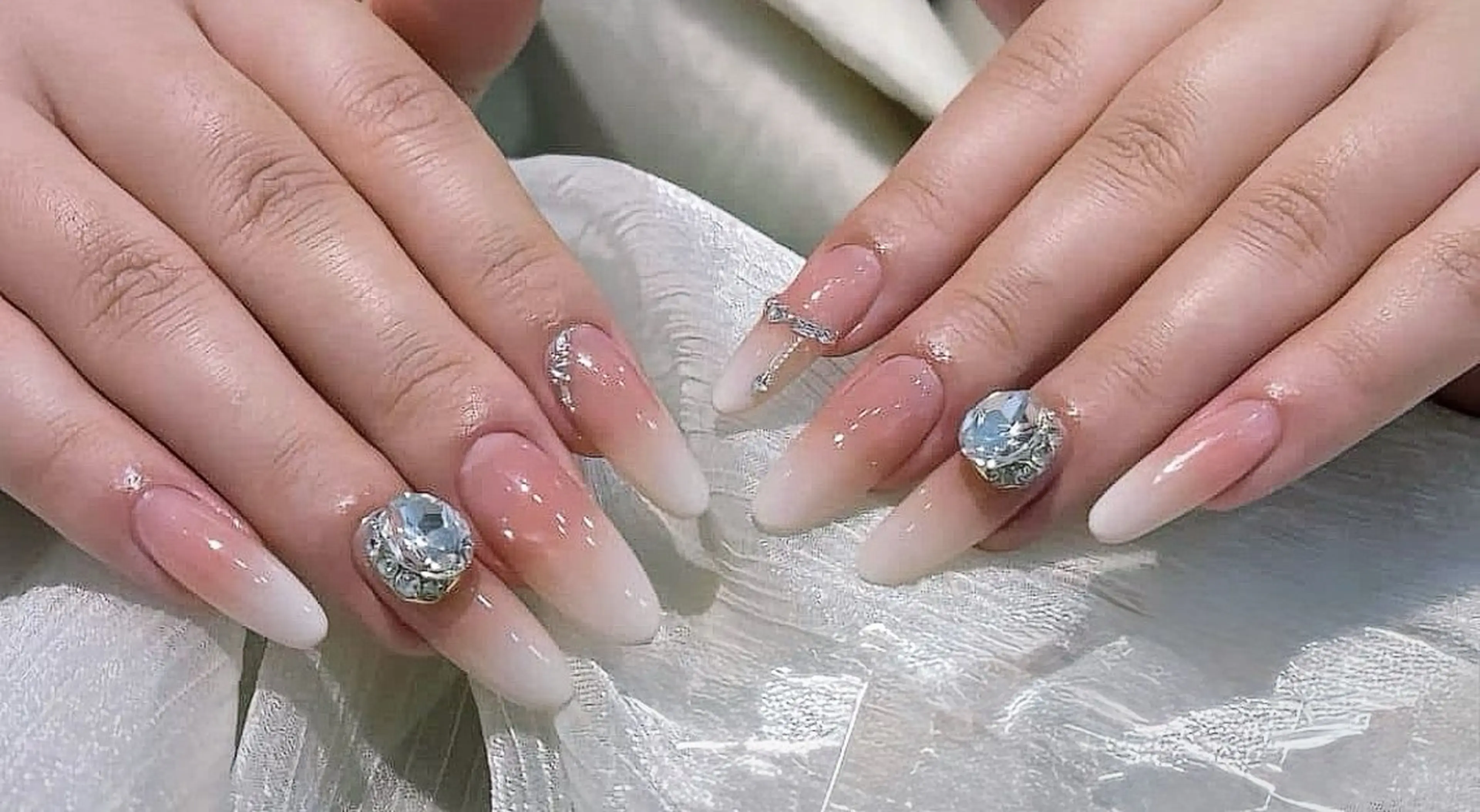 ネイル フットネイル ジェルネイル 韓国ネイル マグネットネイル 持ち込み ハンドネイル Akiko ネイルサロン所属・AKIKO ネイルサロンのネイルデザイン