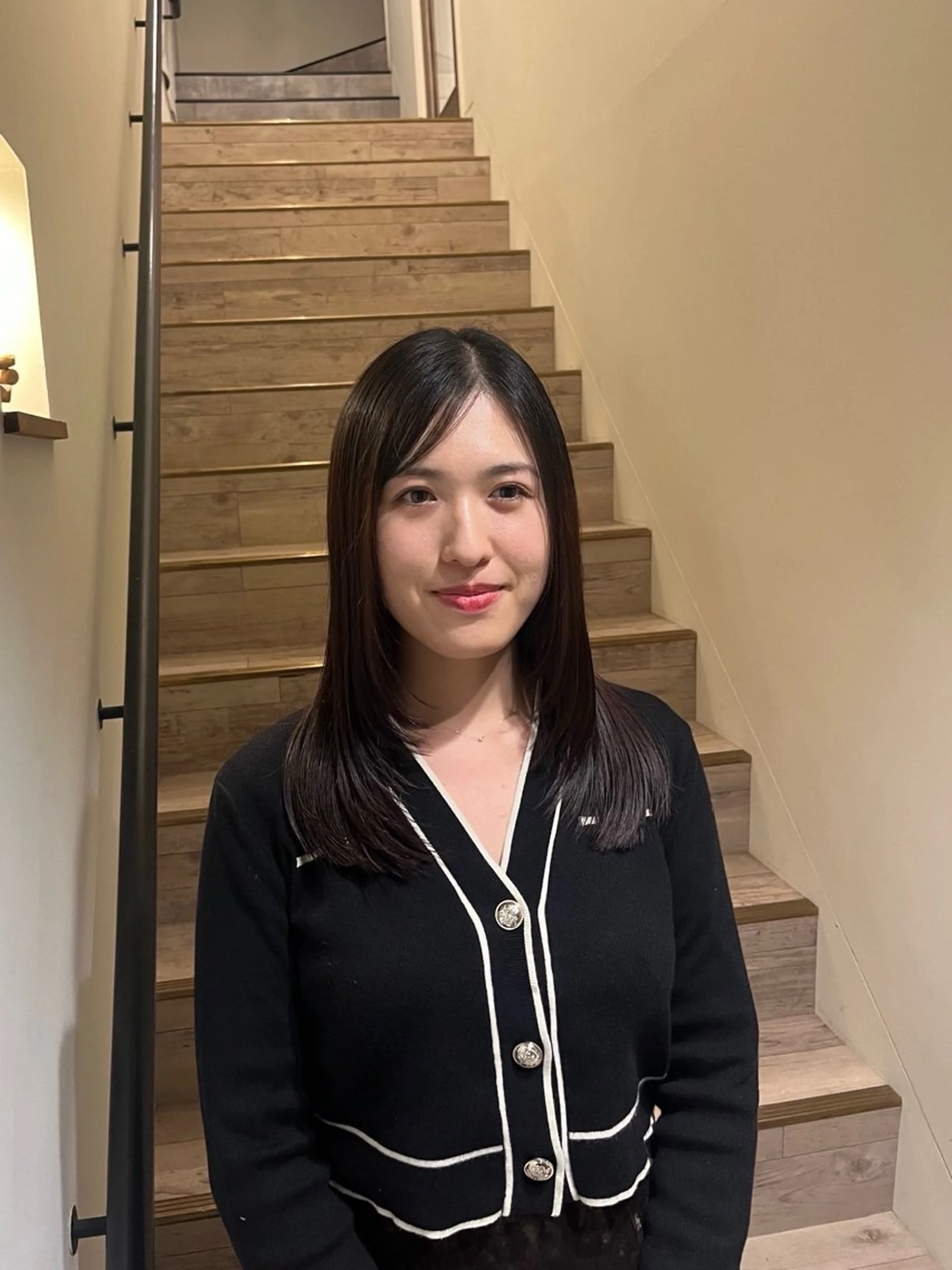 セミロング 顔周りカット レイヤーカット 山本 彩香のヘアスタイル