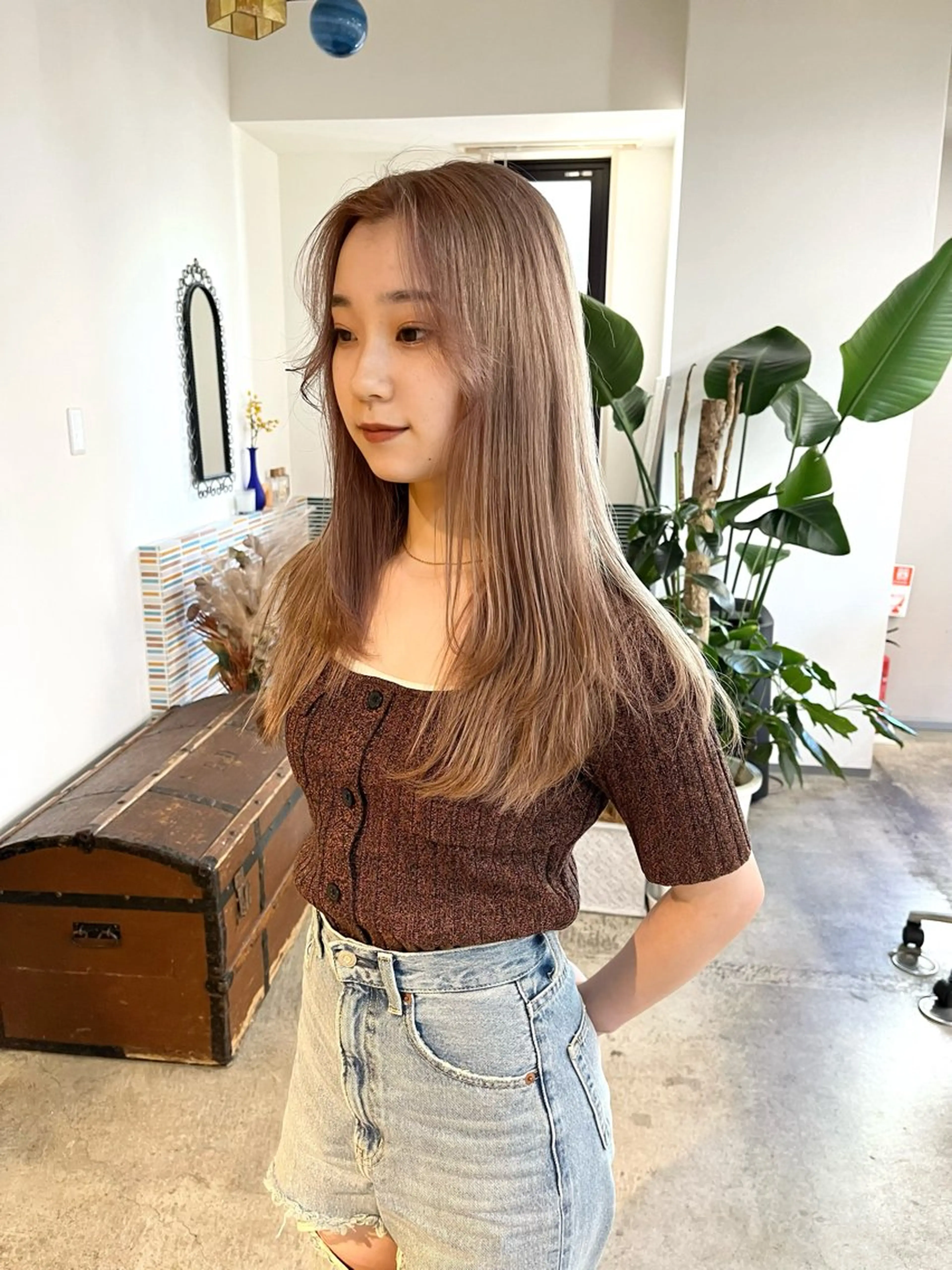 セミロング カラー ベージュカラー ブリーチ ミルクティーベージュ カット ヘアカラー トリートメント 🩷ハイトーン透明感 レイヤー🩷ユリカのヘアスタイル
