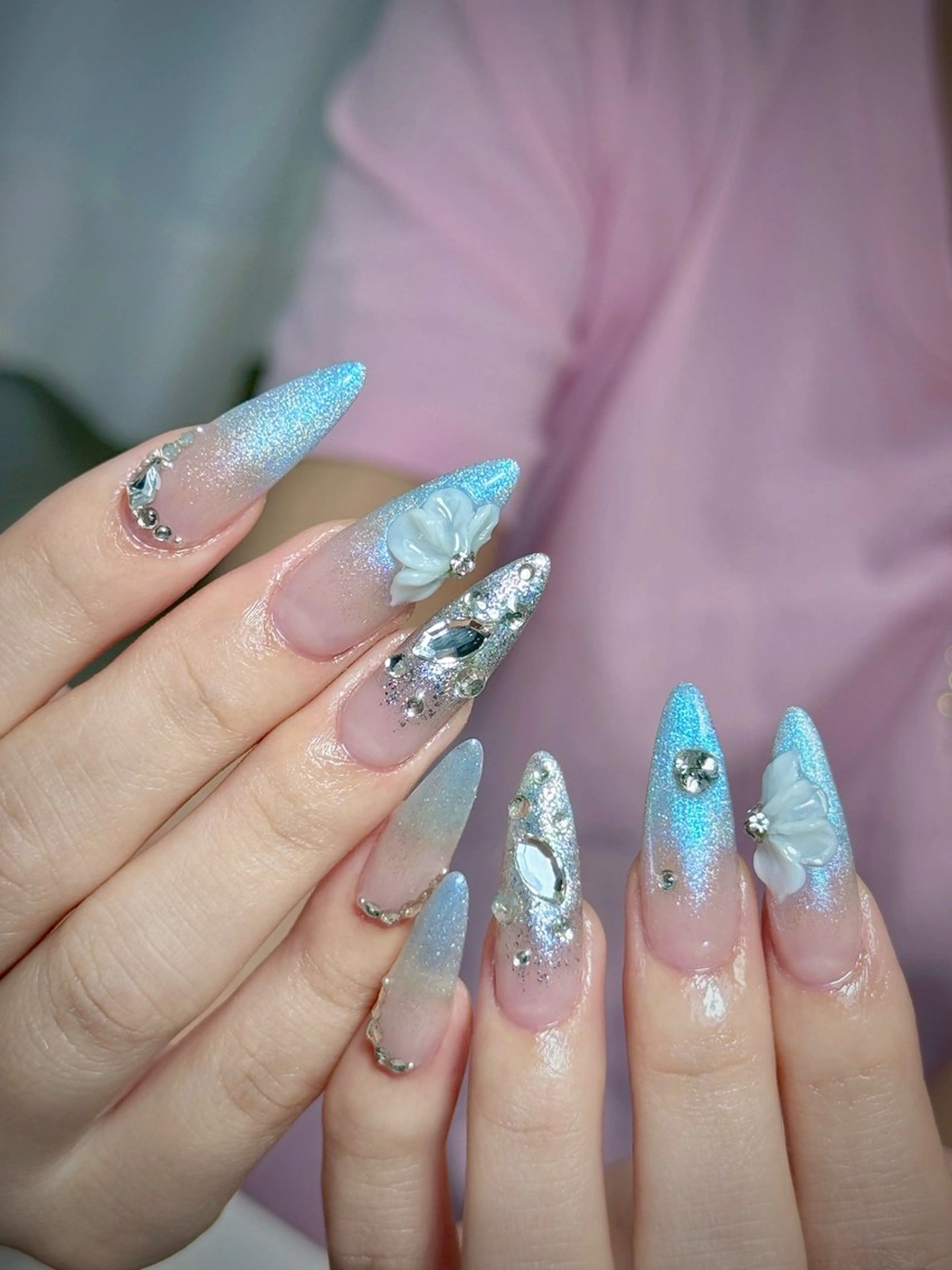 ネイル 水色 ロングネイル Rola kira nail salon所属・麗 レイのネイルデザイン