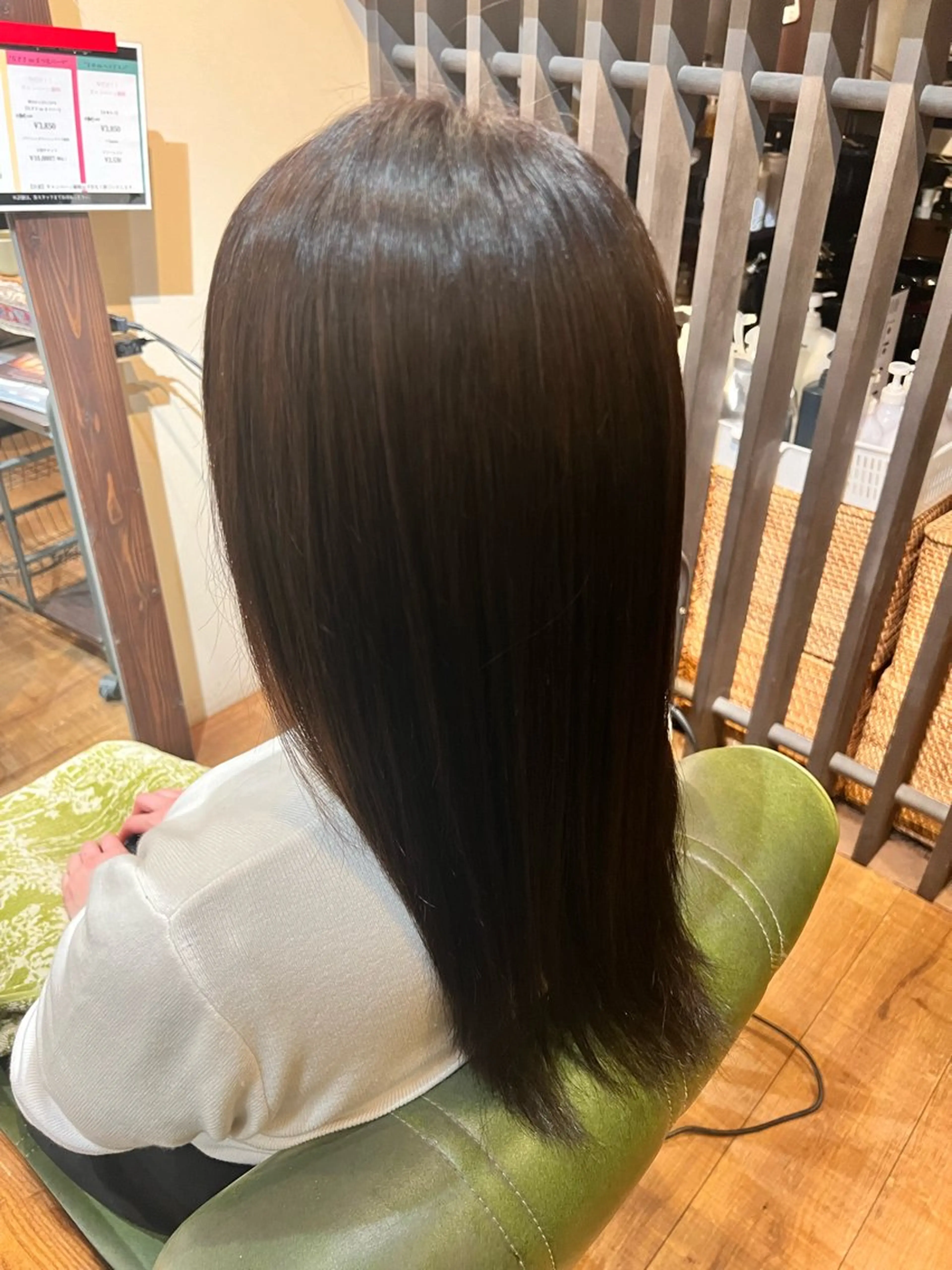 セミロング カラー Luster Friends所属・まゆ | 艶カラー | ストレートのヘアスタイル