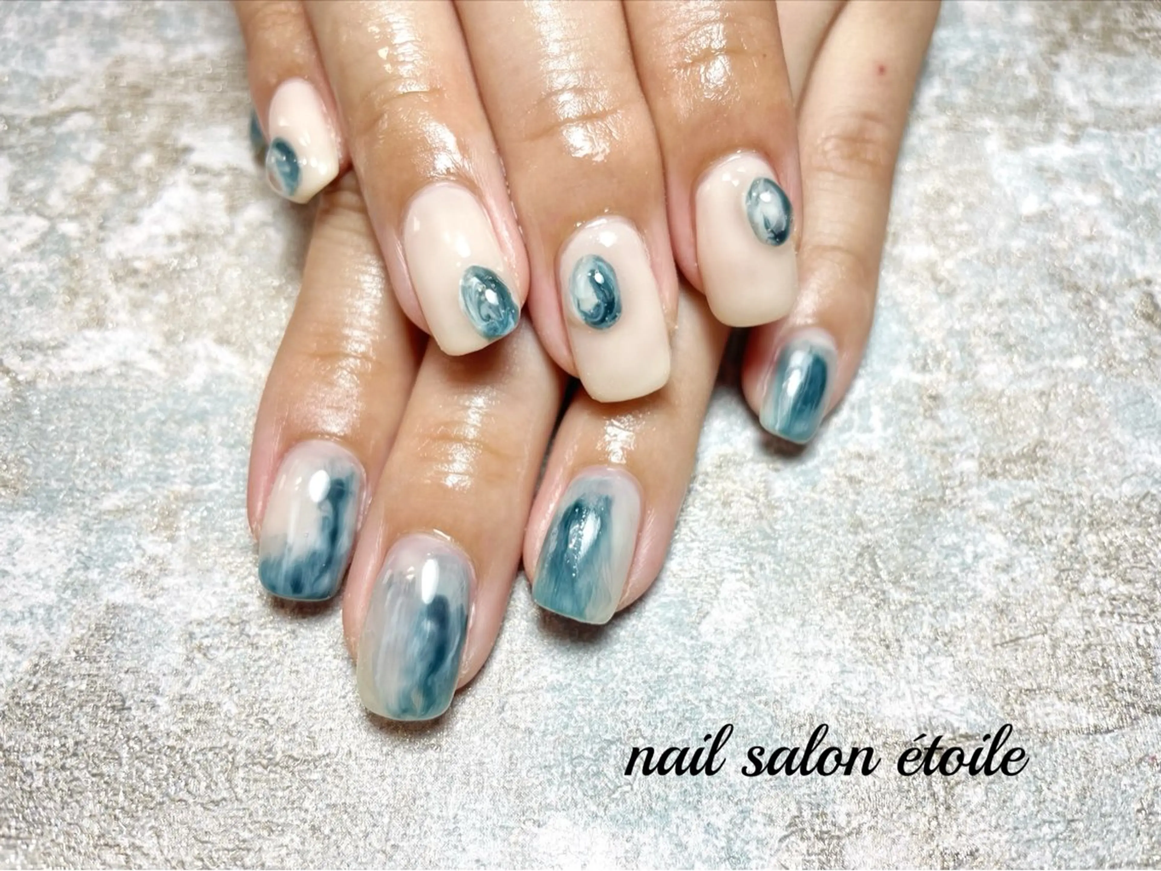 ネイル アートネイル ブルー ニュアンスネイル ぷっくりネイル スクエアネイル ハンドネイル nail salon étoileのネイルデザイン