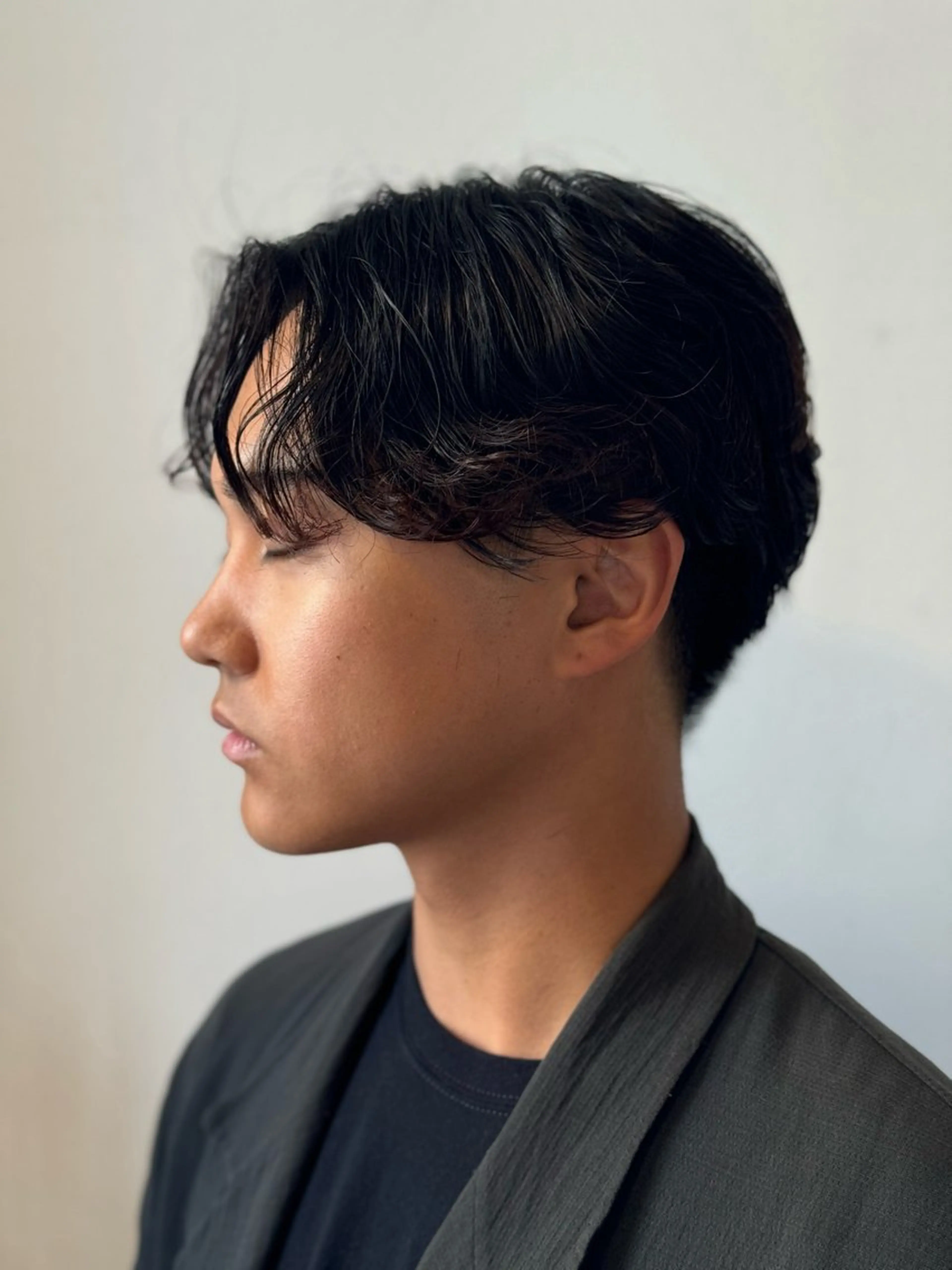 パーマ メンズ パーマ ラウンドマッシュシャ ドウニュアンスパーマのヘアスタイル