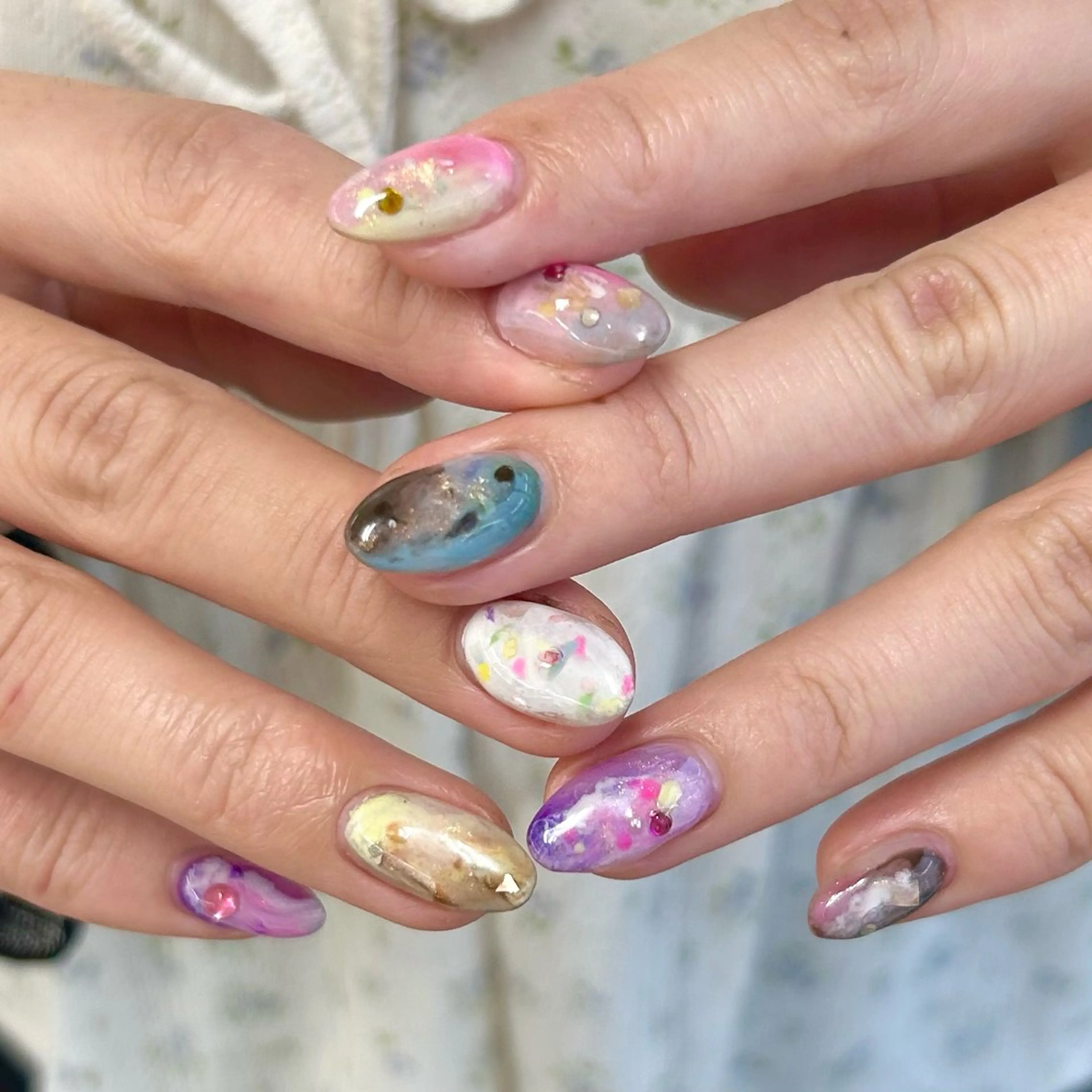 ネイル ハンドネイル 顔まわり♡レイヤー COCORO 🎀のネイルデザイン