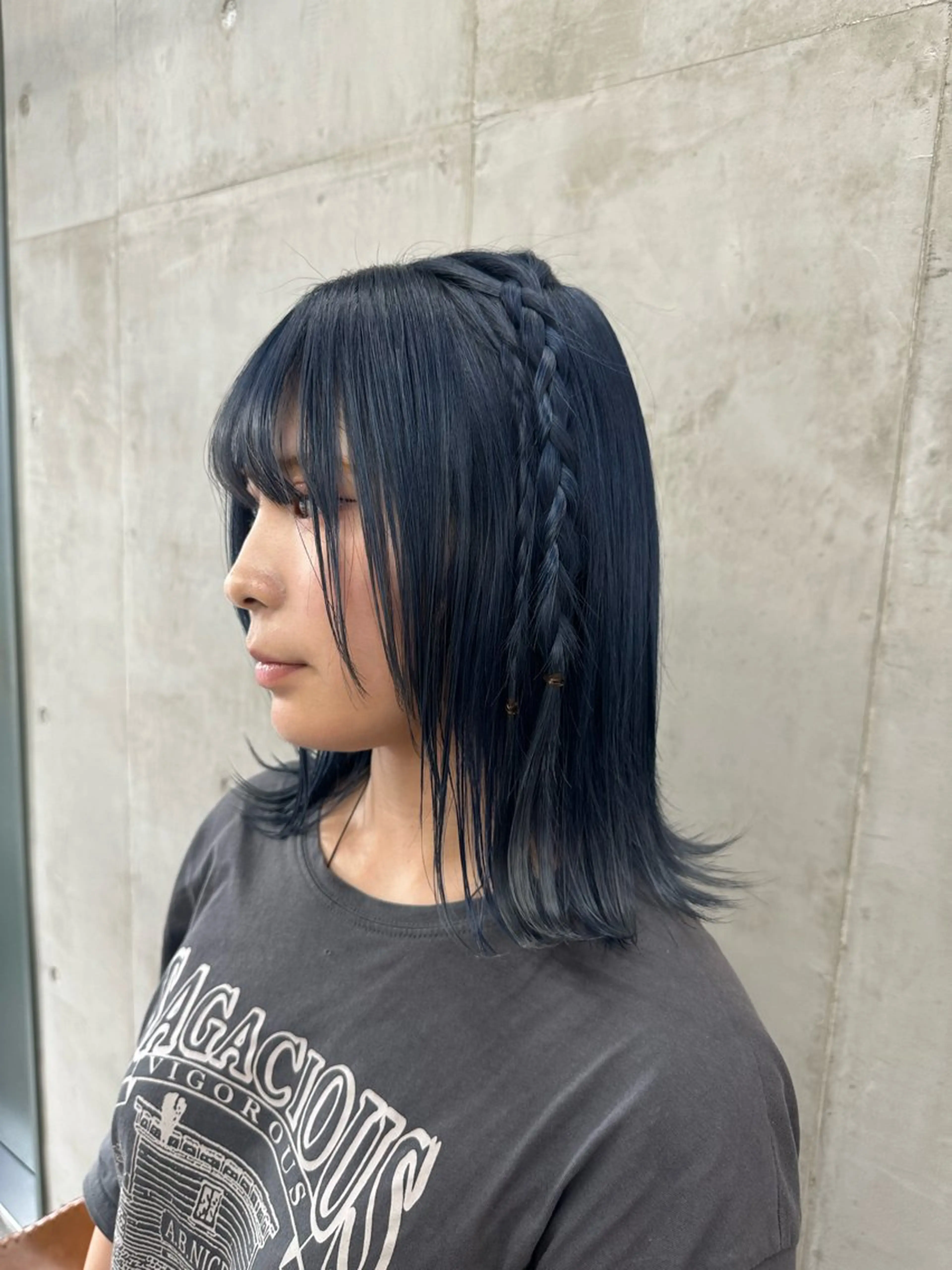 ミディアム カラー ヘアアレンジ ブリーチ ブルーカラー レイヤーカット💫 ／HARUKA🎀のヘアスタイル