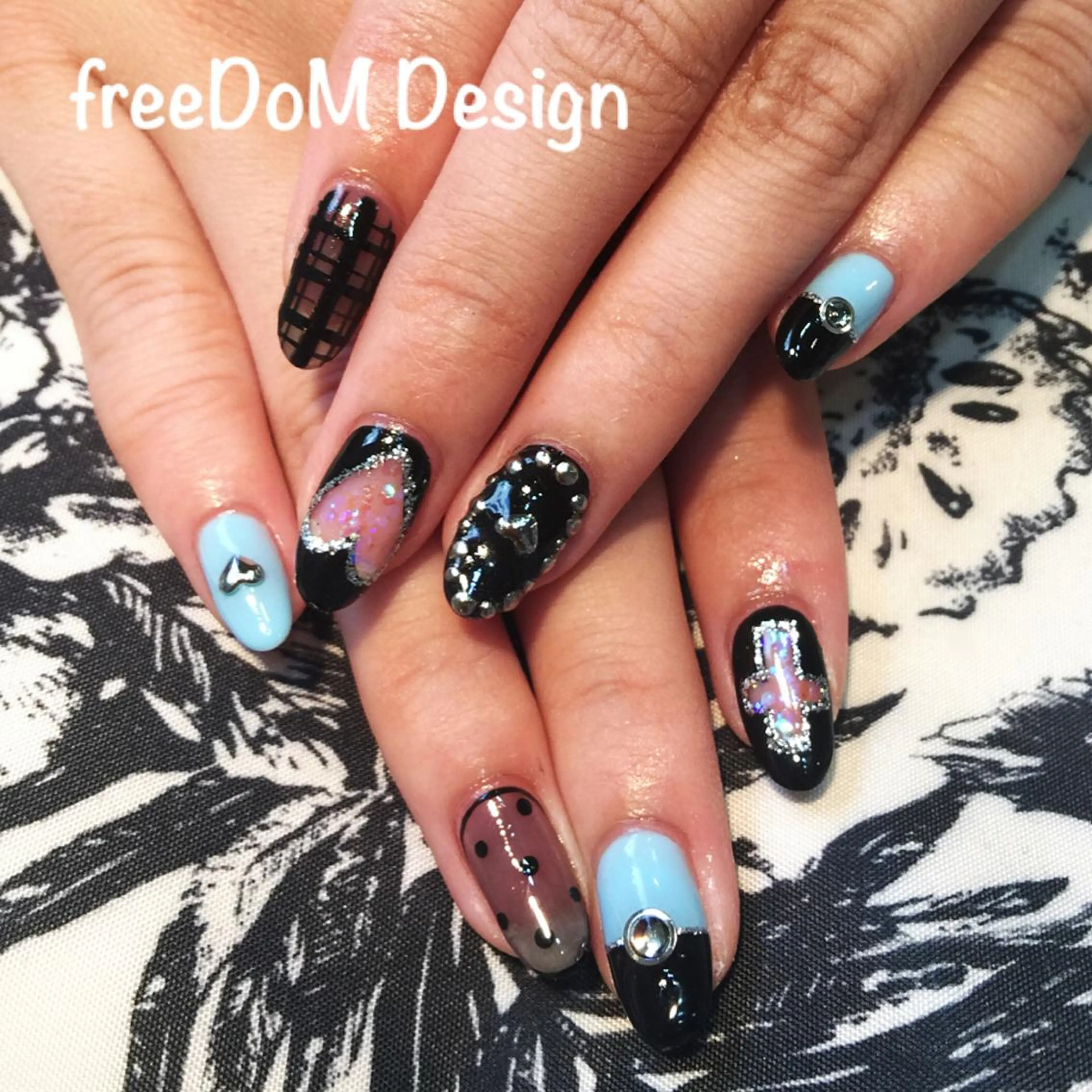 ネイル アートネイル ＦreeDoＭ   Design所属・W KUMIのネイルデザイン
