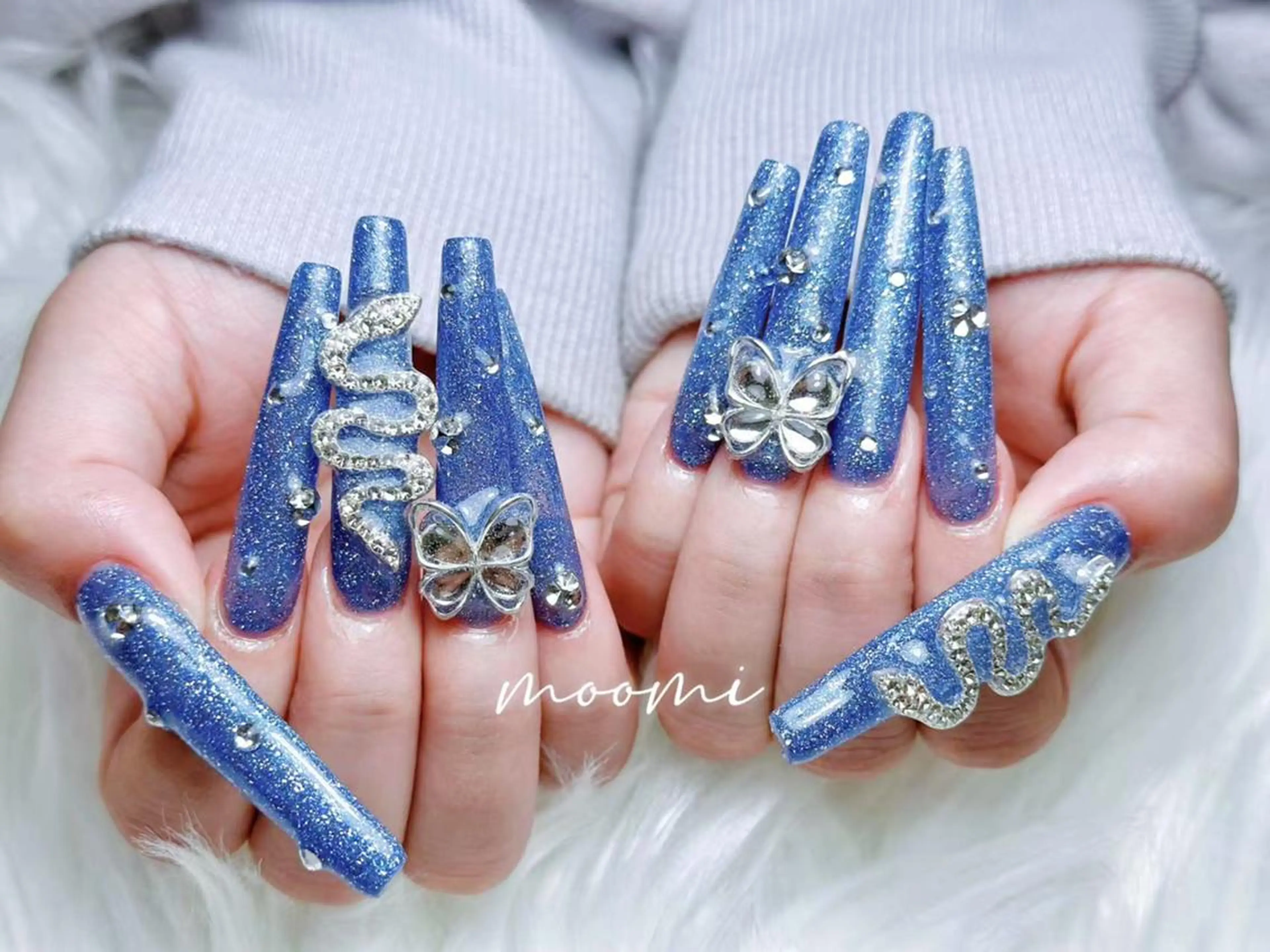 ネイル 長さ出し ジェルネイル グラデーション 韓国ネイル マグネットネイル 🦋フェフェ＆ moomi🦋のネイルデザイン
