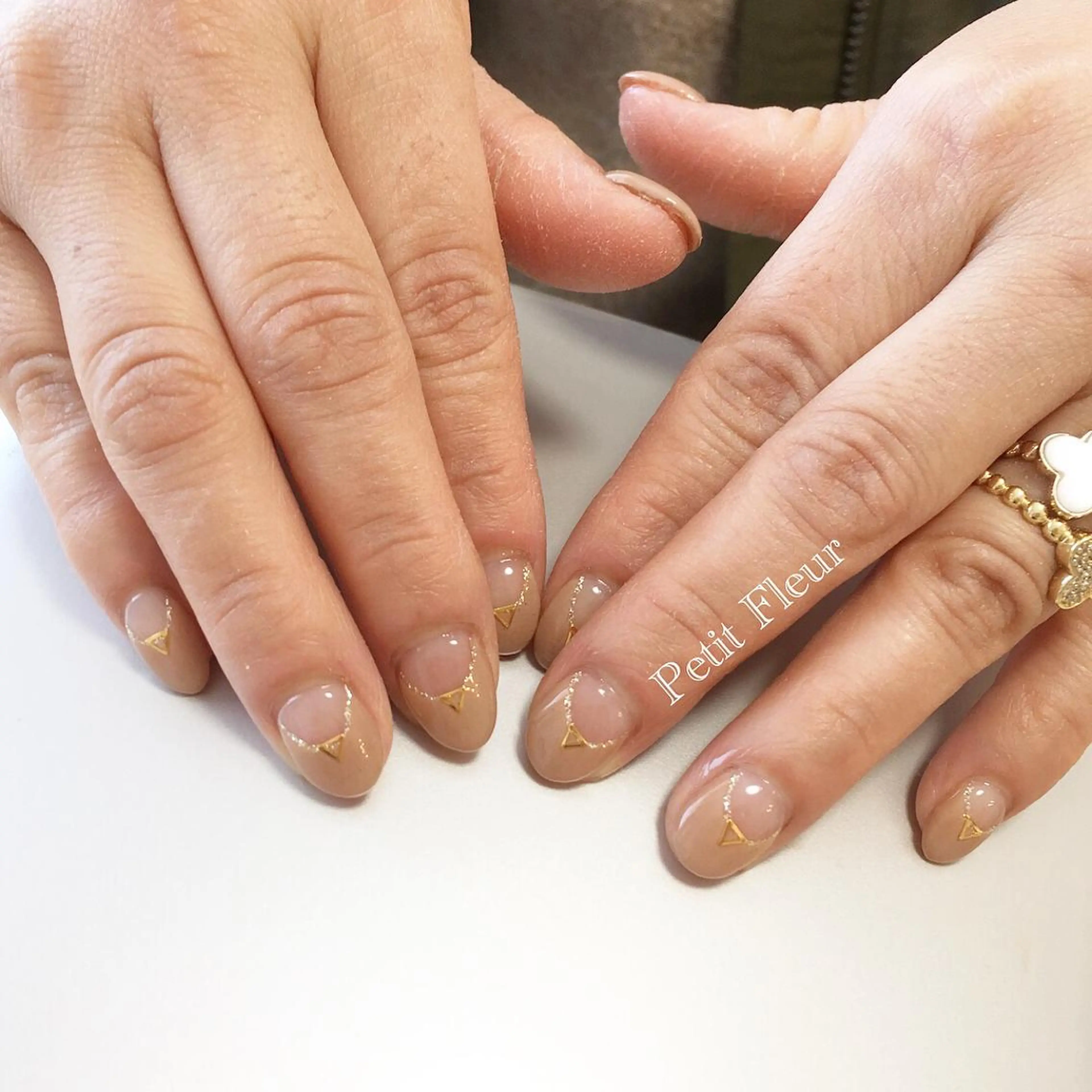 ネイル フレンチネイル ラメ(グリッター) 逆フレンチ ショートネイル Petit Fleur所属・青柳 亜梨奈のマツエク・マツパデザイン