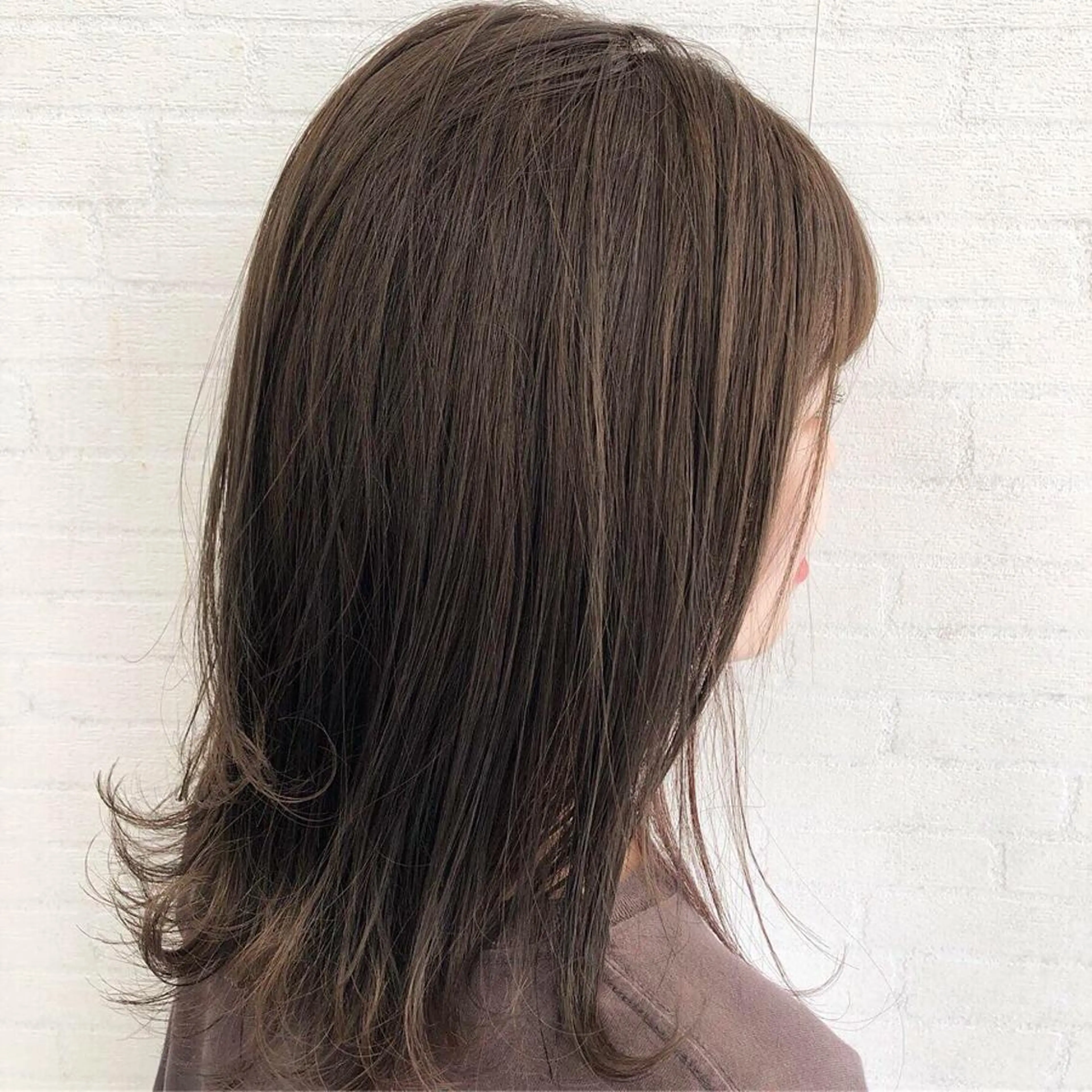 カラー グレージュ インナーカラー👾 Chibiのヘアスタイル