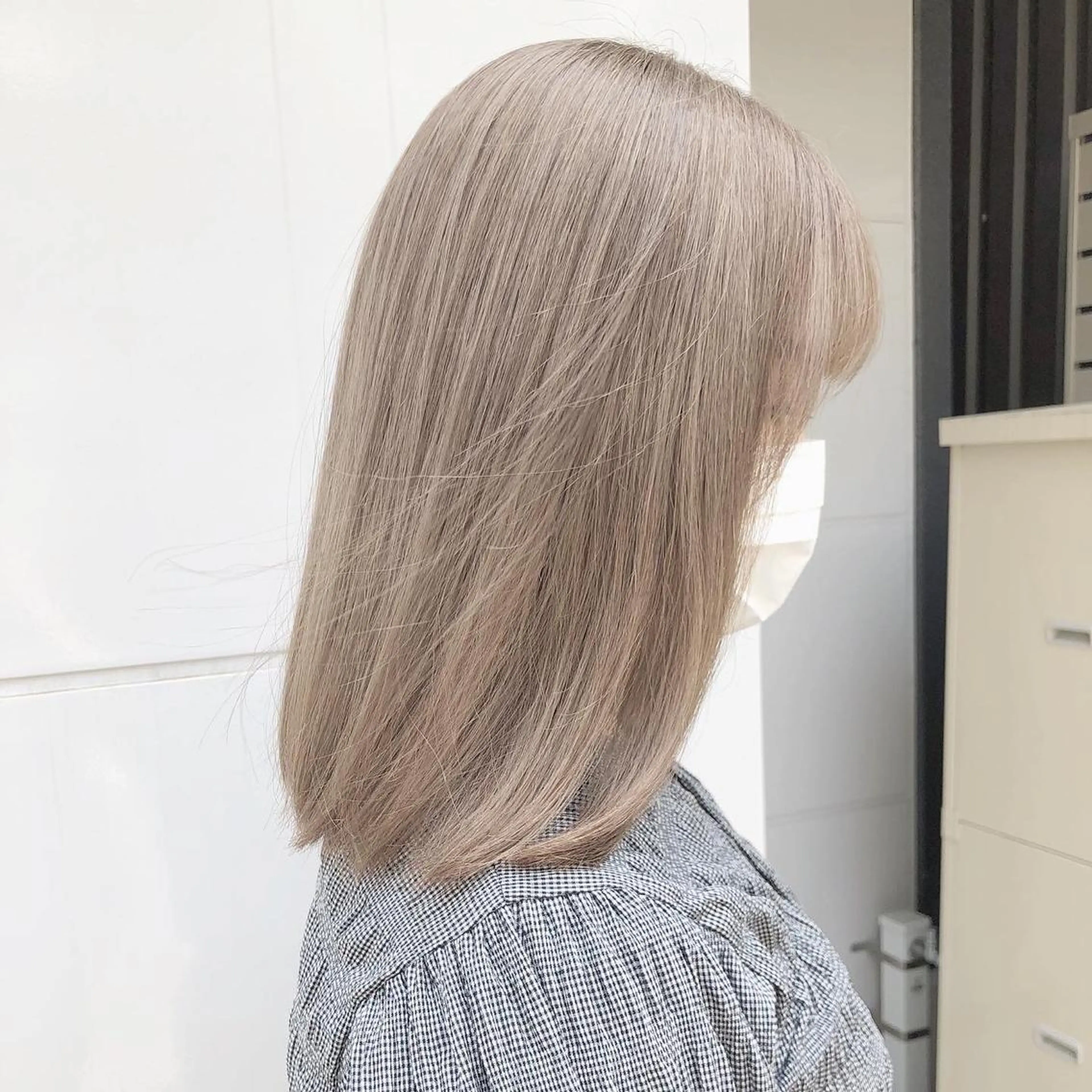 ミディアム カラー mimiiy梅田 中崎町ハイトーンのヘアスタイル