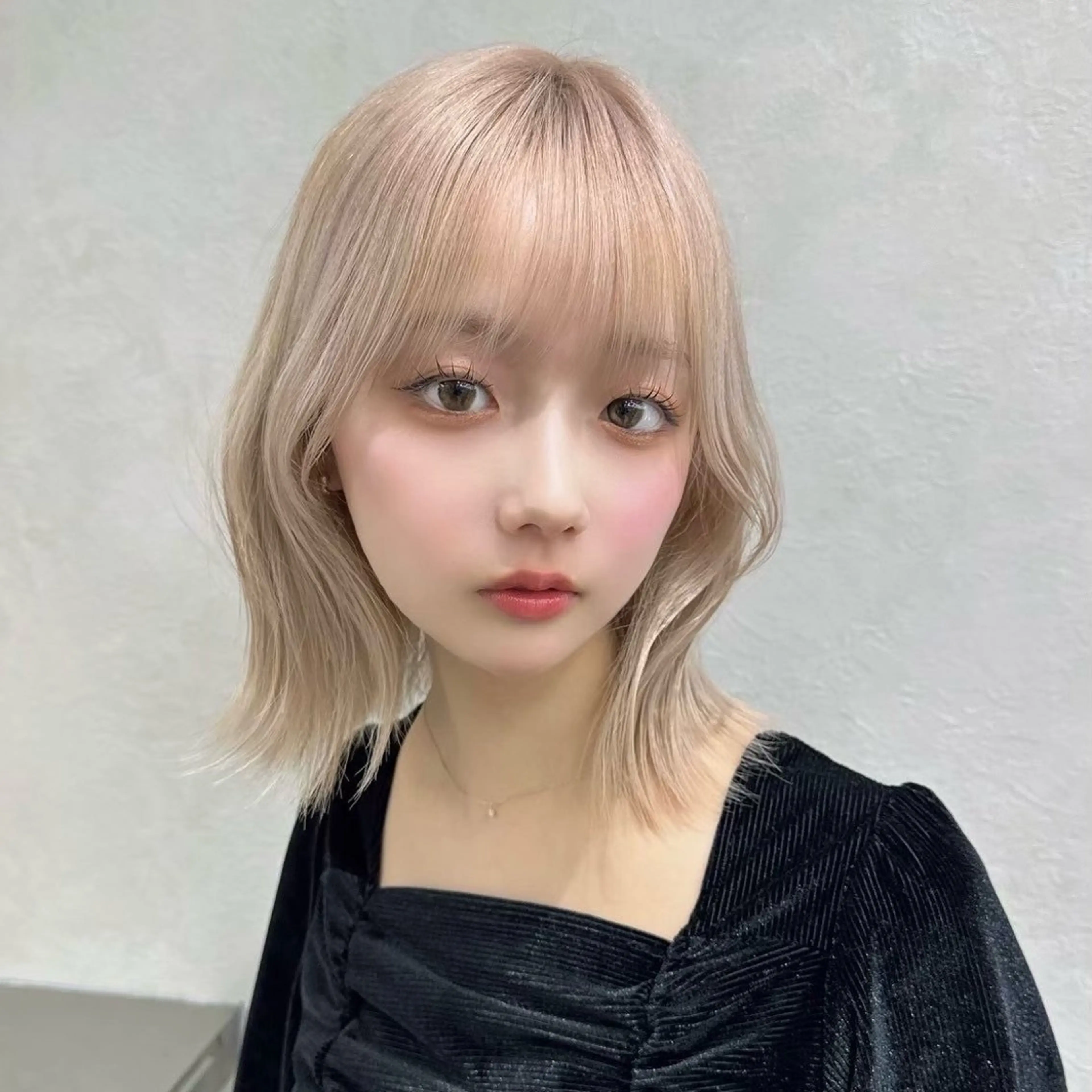 カラー monaヘアアレンジ /ハイトーンのヘアスタイル