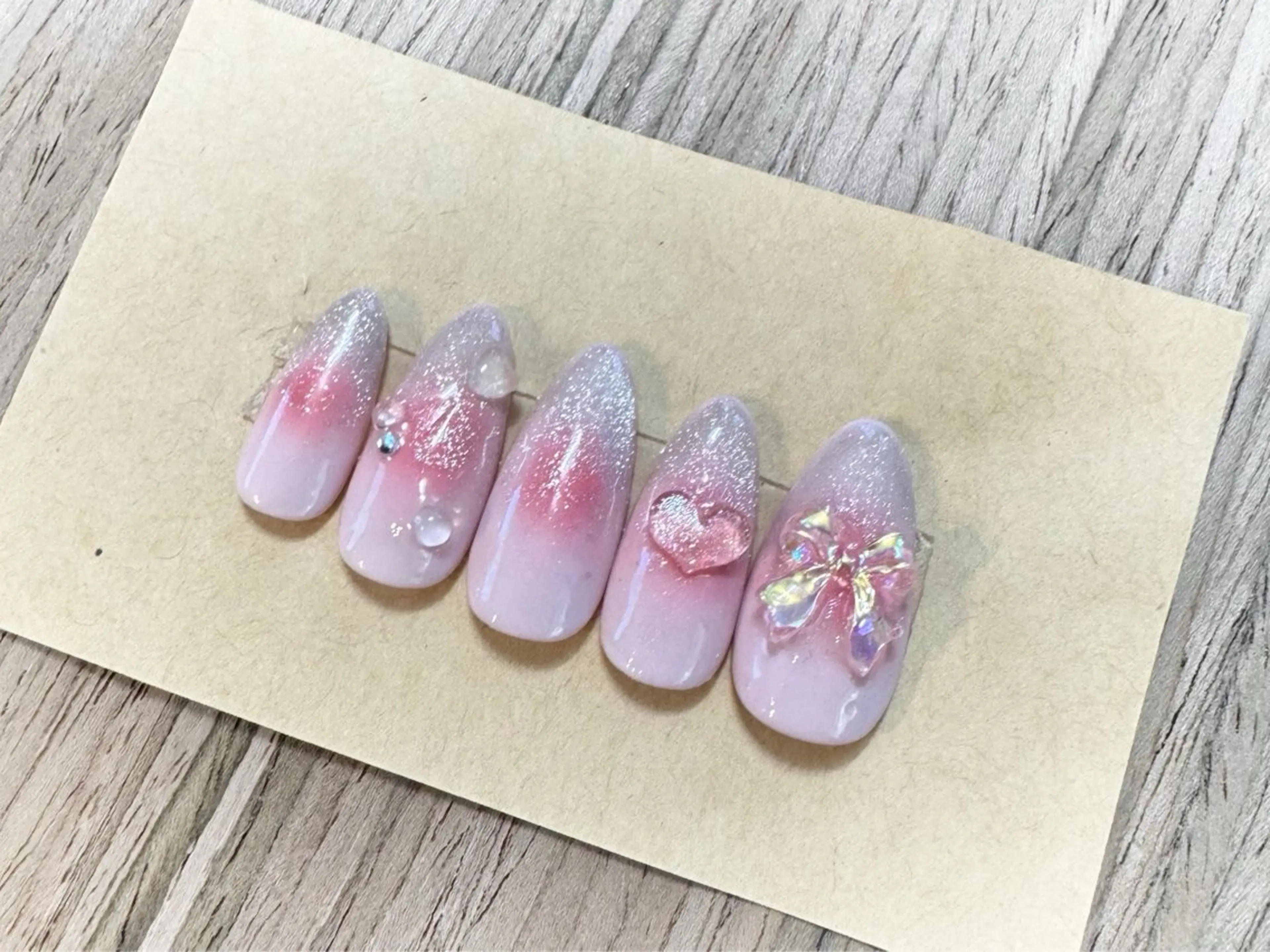 大人気チークネイルの写真