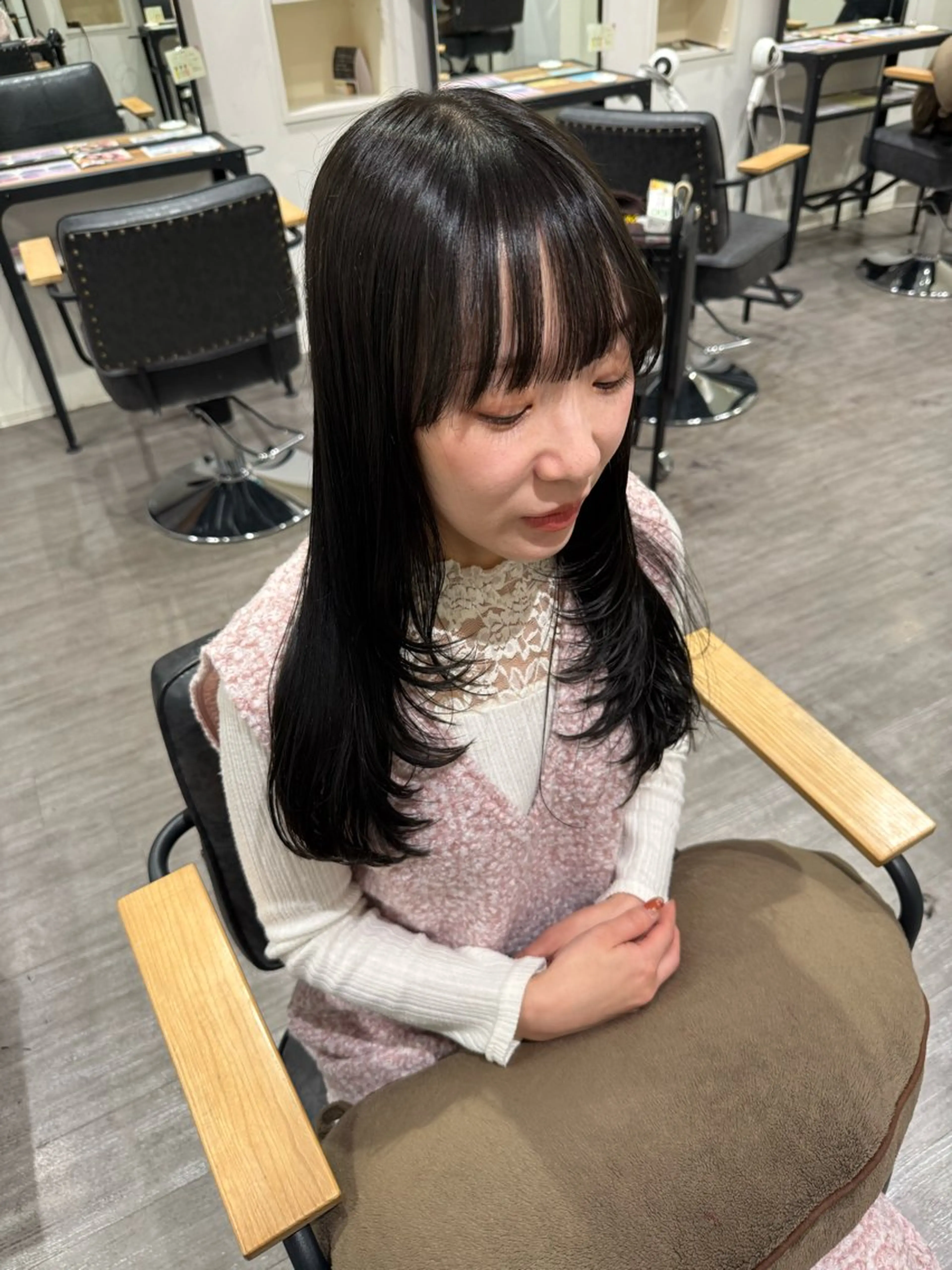 セミロング カラー ダークグレー ダークグレージュ グレージュ カット ヘアカラー トリートメント 上田 紗也のヘアスタイル