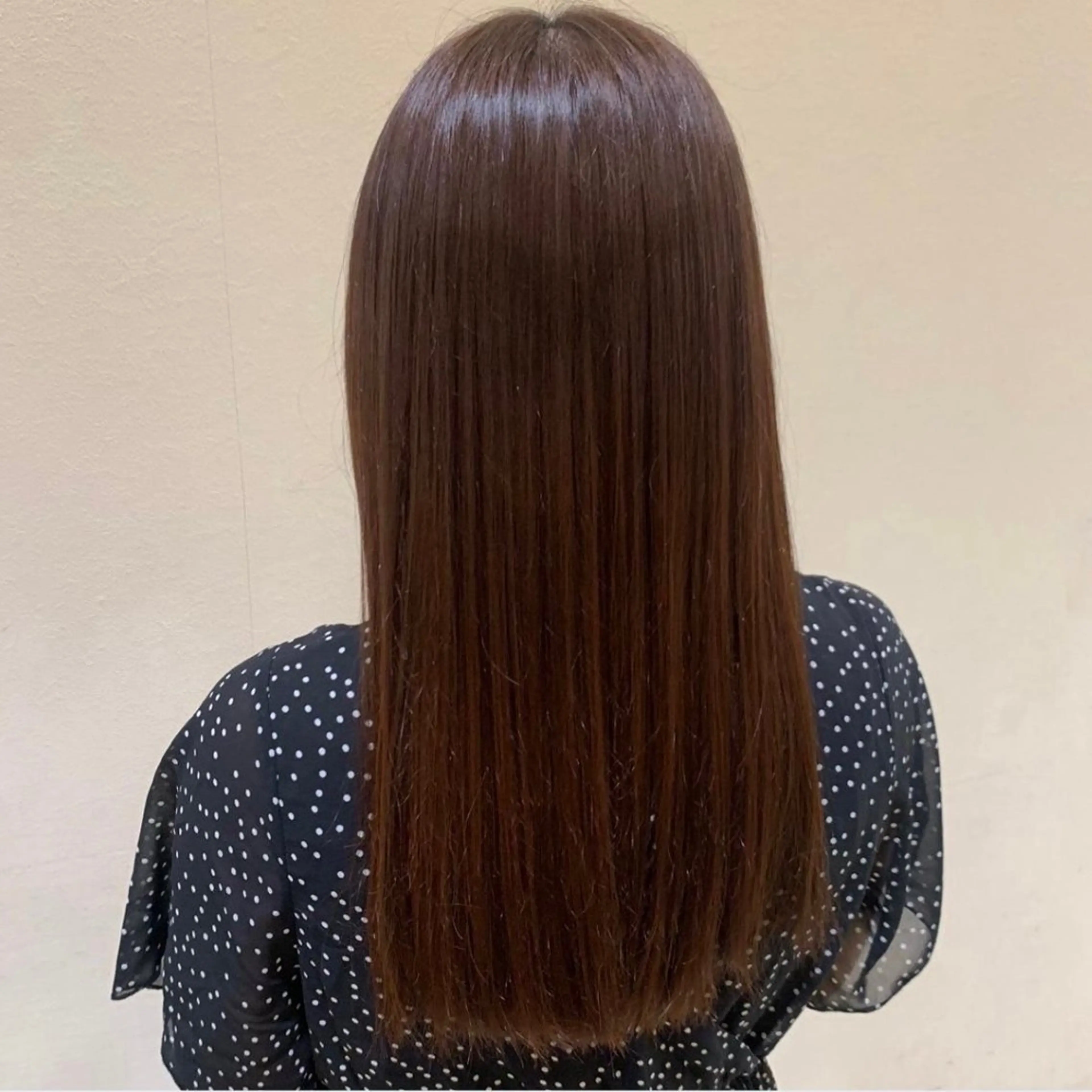 カラー 西岡 莉緒のヘアスタイル