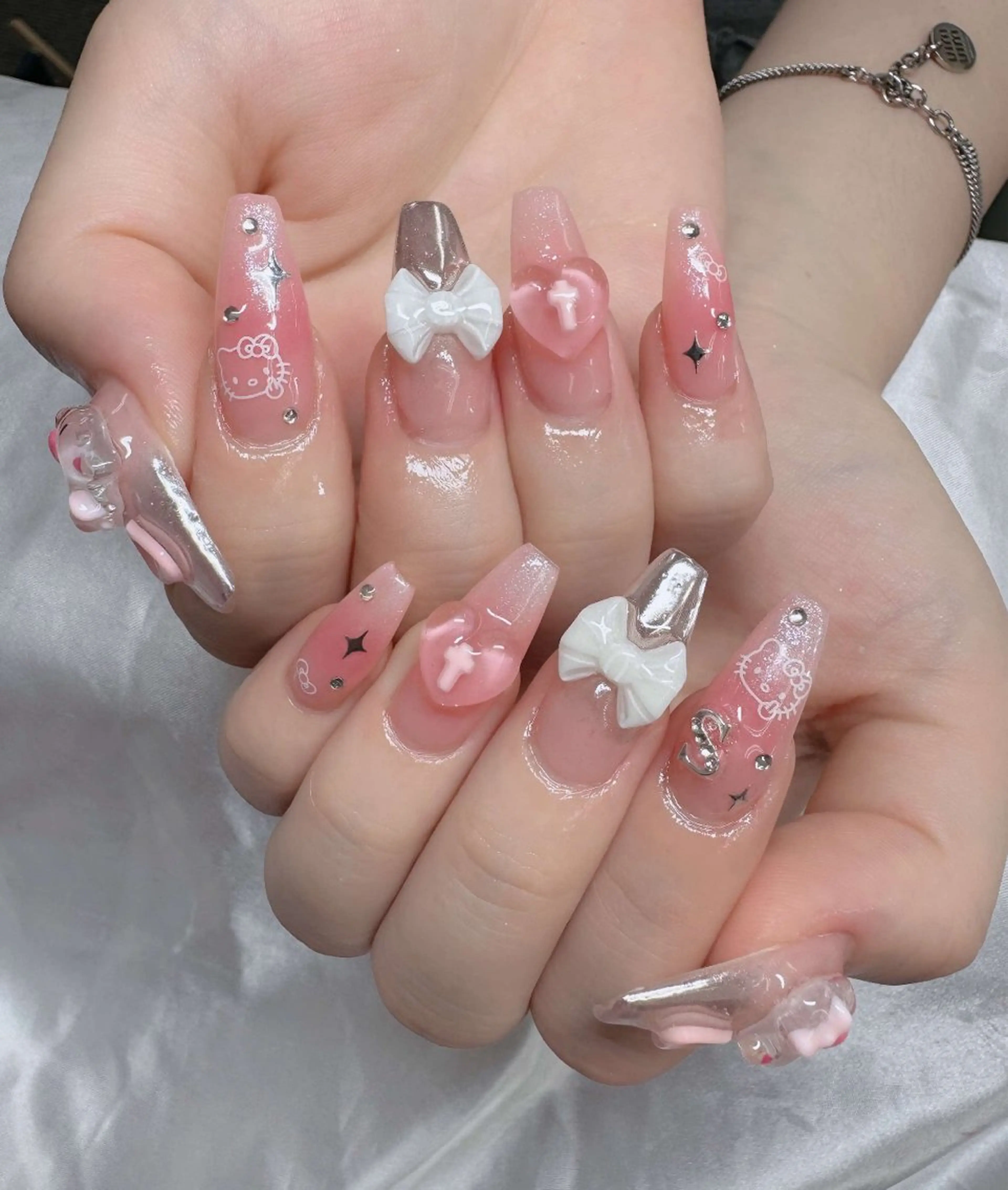 ネイル フレンチネイル ジェルネイル ハロウィン キラキラネイル 韓国ネイル H.babynailsalon所属・H.baby Nail Salonのネイルデザイン