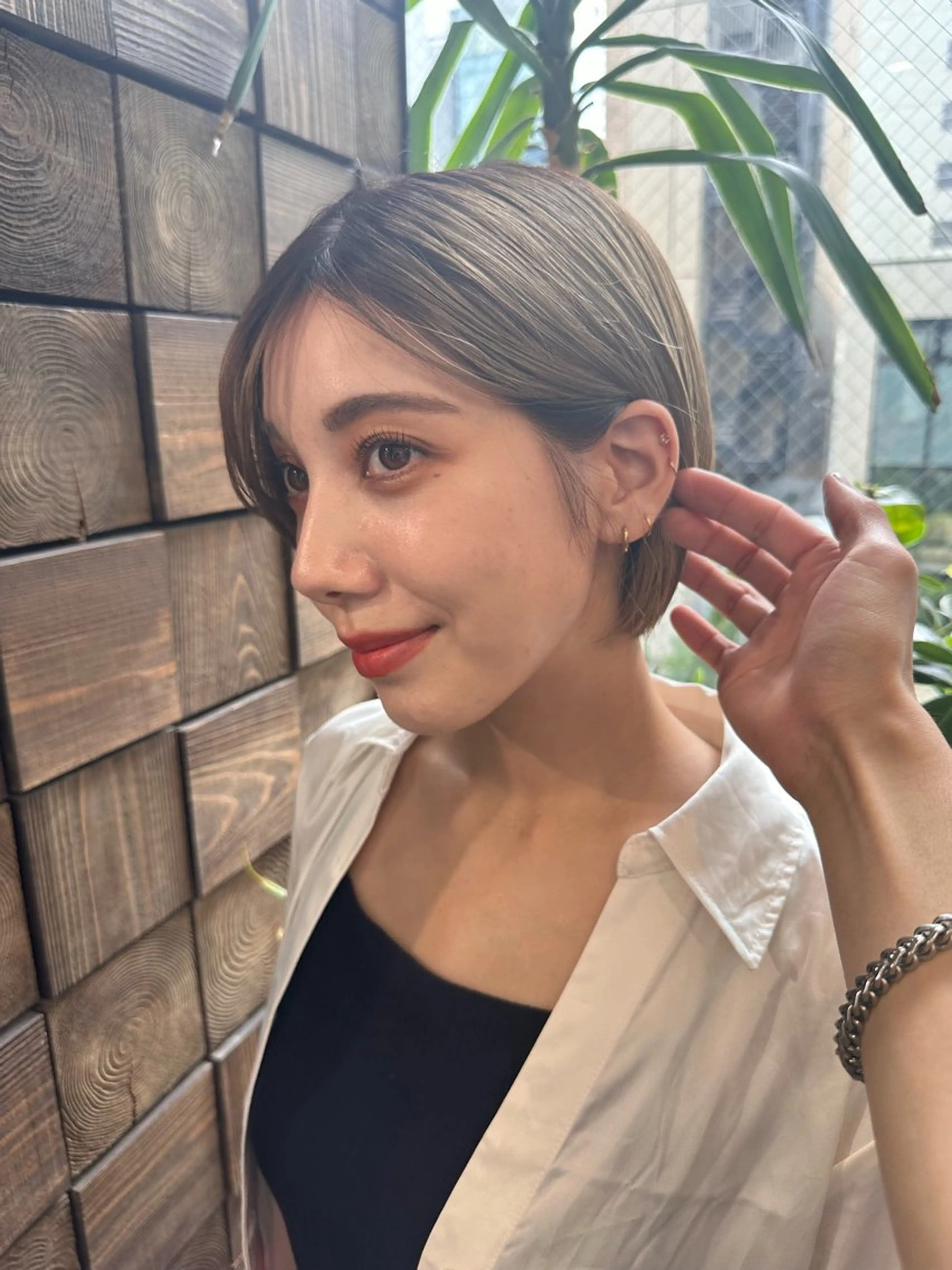 ショート カット ヘアカラー 齊藤政太 顔周り カット 透明感カラーのヘアスタイル