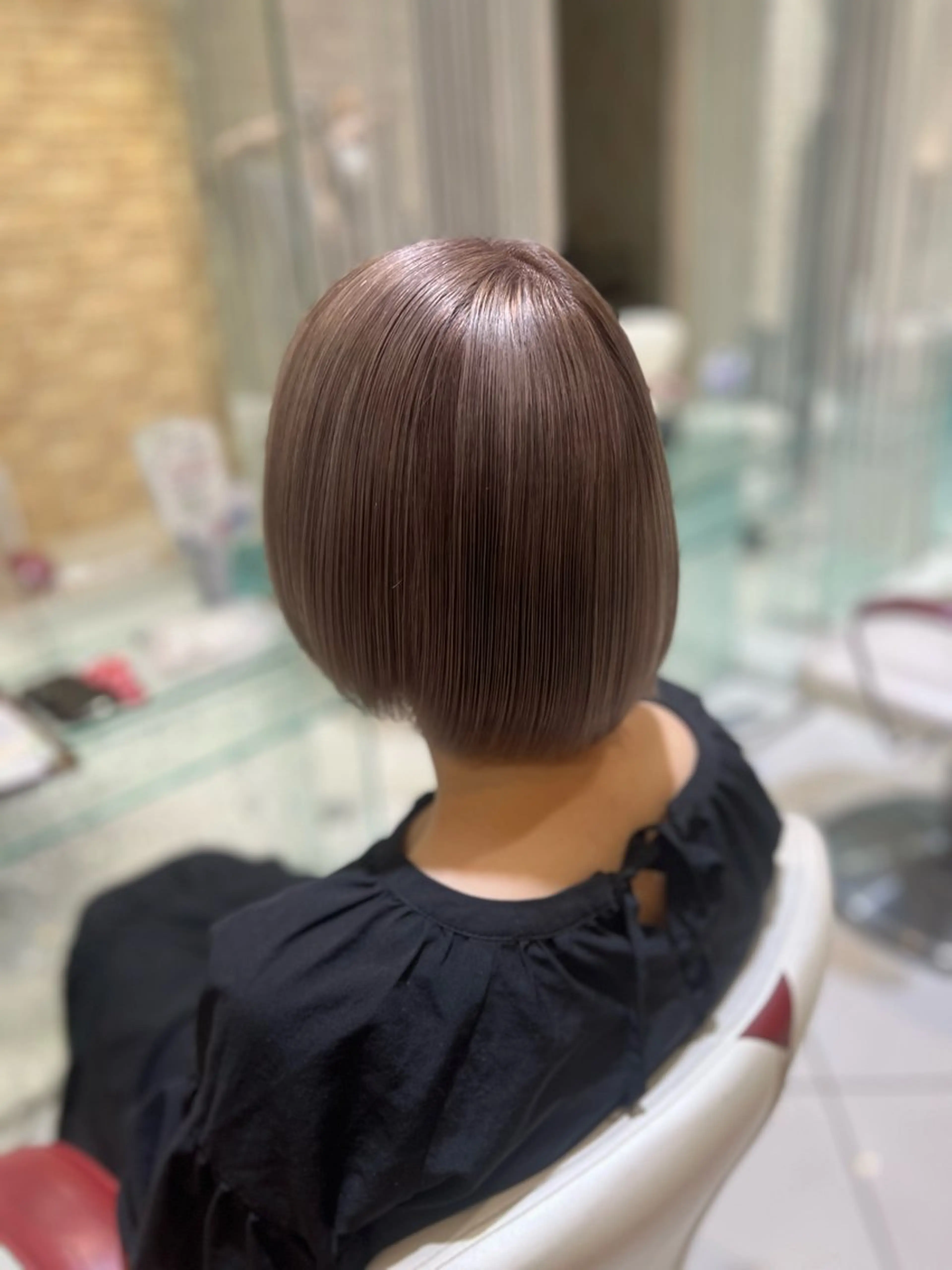 ショート カラー バレイヤージュ ベージュカラー ブリーチ ブロンド ダブルカラー 越谷　デザインカラー ハイトーン　クラモチのヘアスタイル