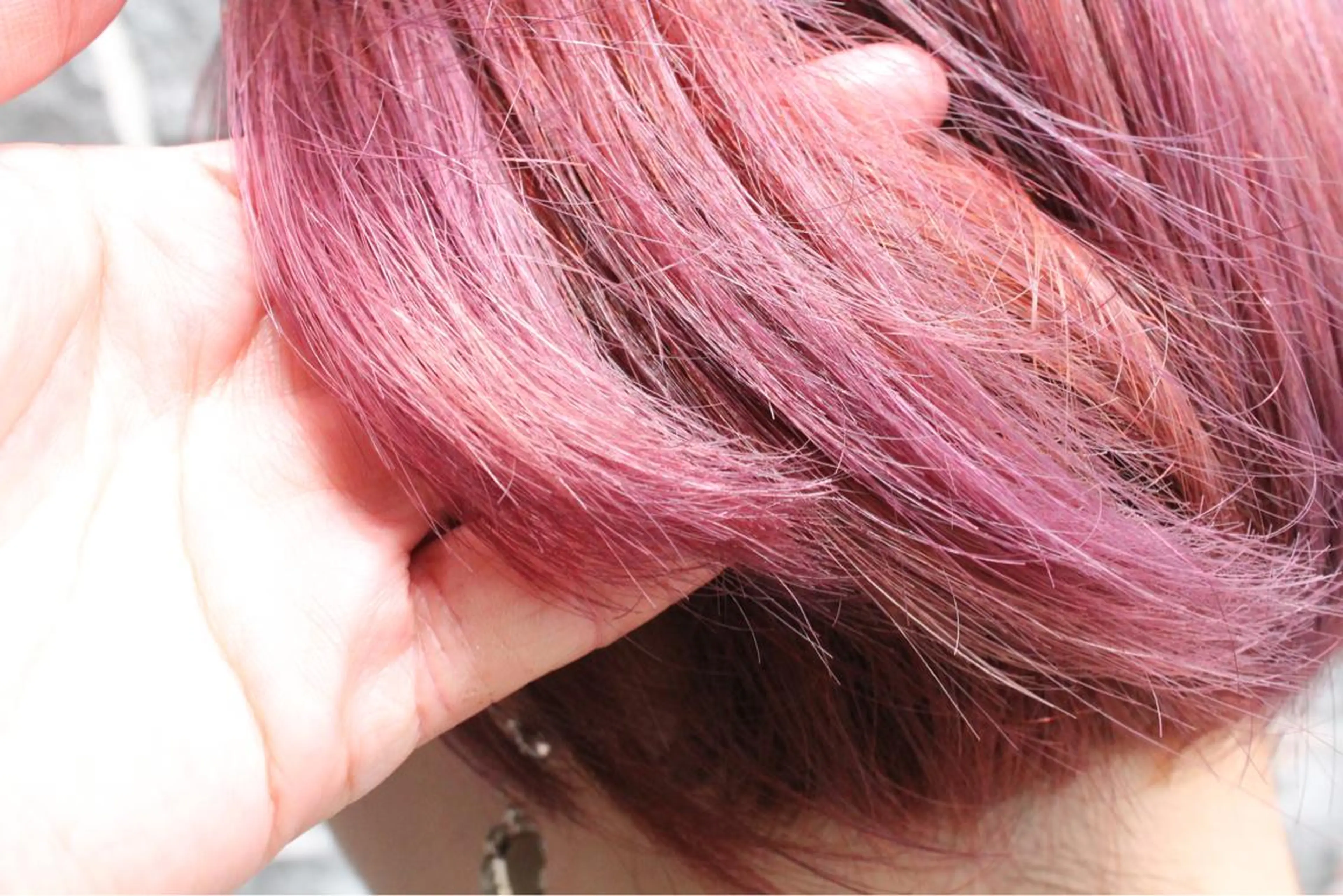 ショート カラー ブリーチ ハイトーンカラー ピンクカラー クオルシアカラー ヲタクに美容室は難しい。所属・縮毛矯正&髪質改善 ⭐️OGUのヘアスタイル