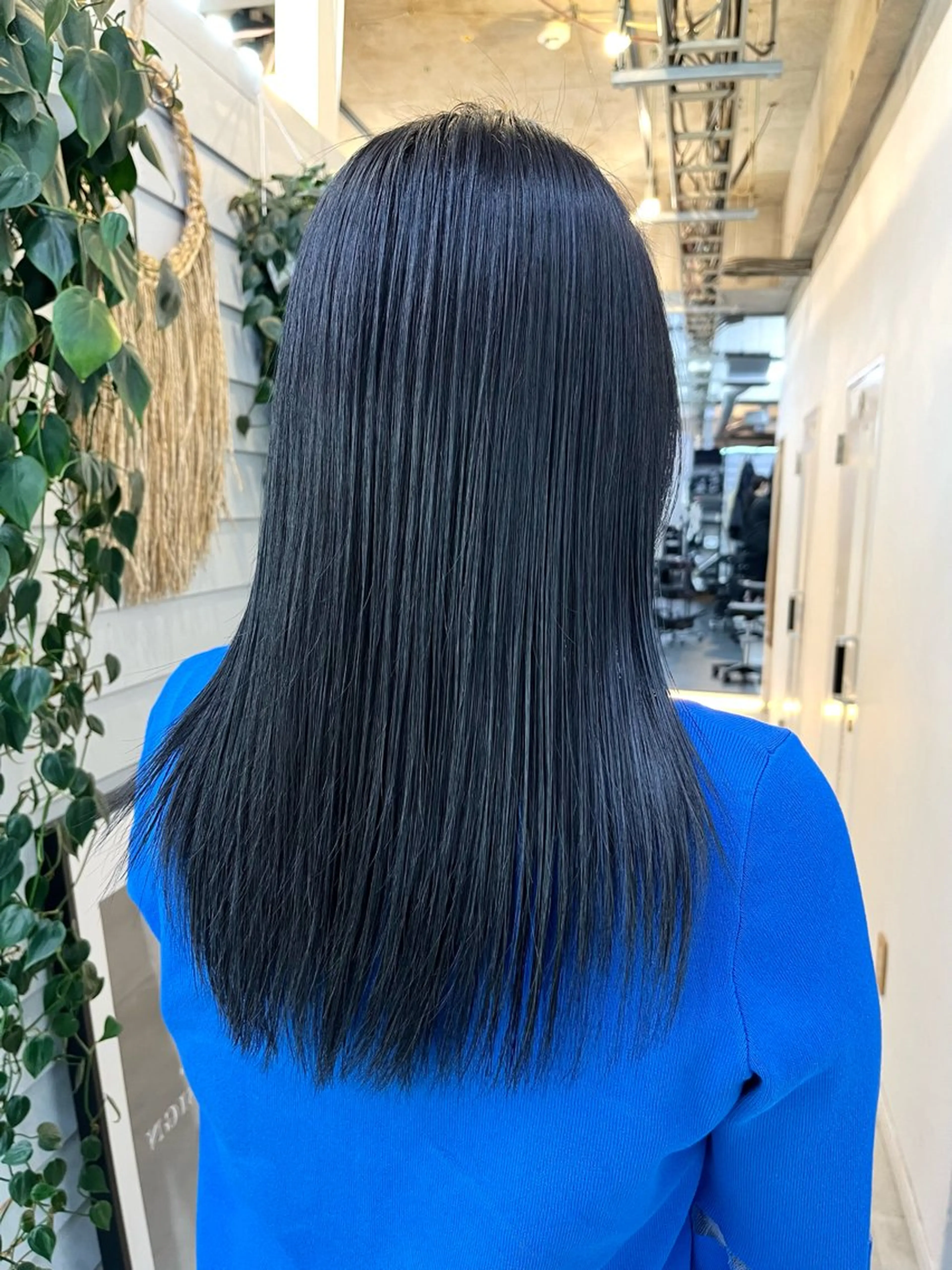ミディアム カラー 黒髪 グレーブラック 柔らかいヘアカラー 大成のヘアスタイル