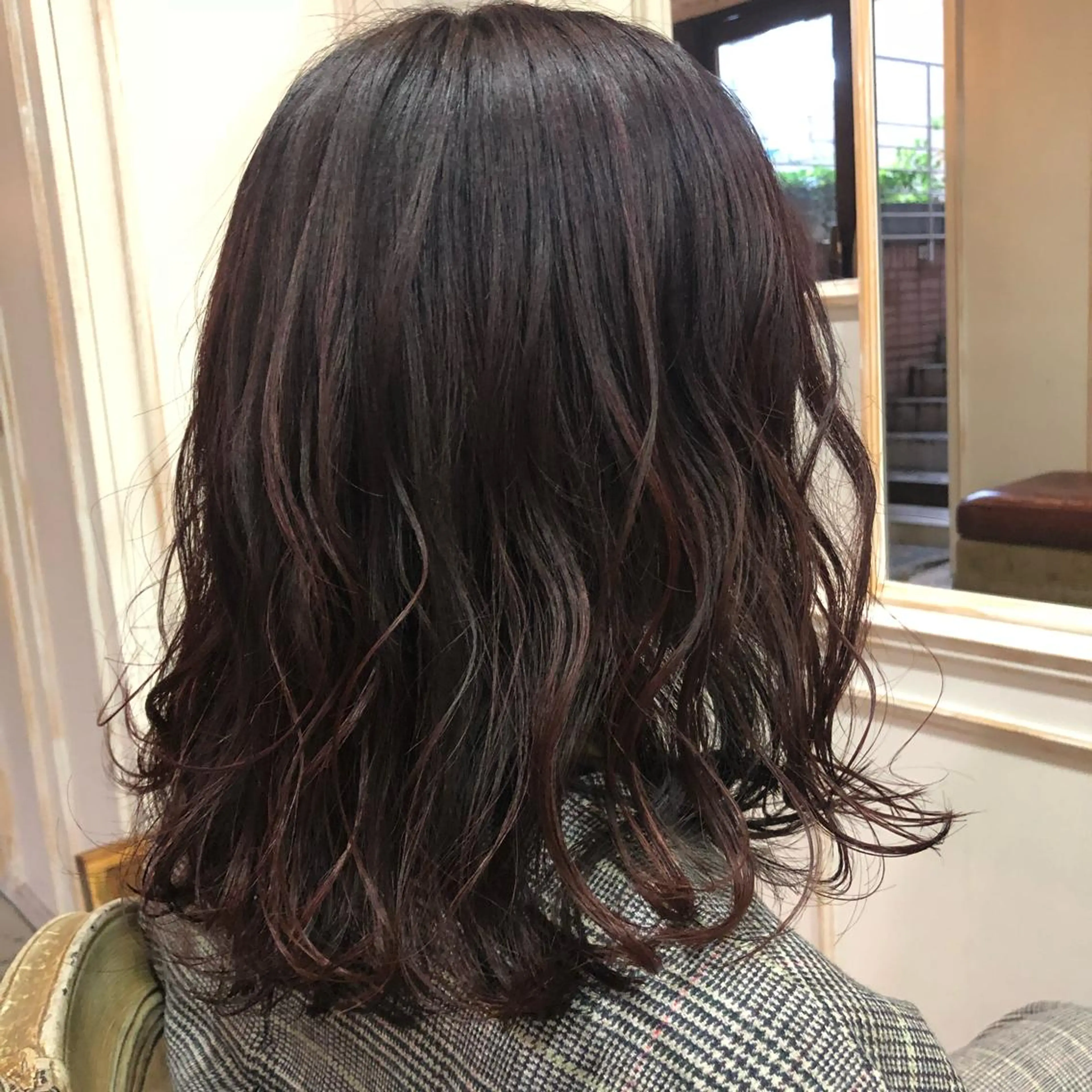 ミディアム カラー カシス ハイライトカラー レッドカラー ハイライト RUKA 美容院×ネイリストのヘアスタイル