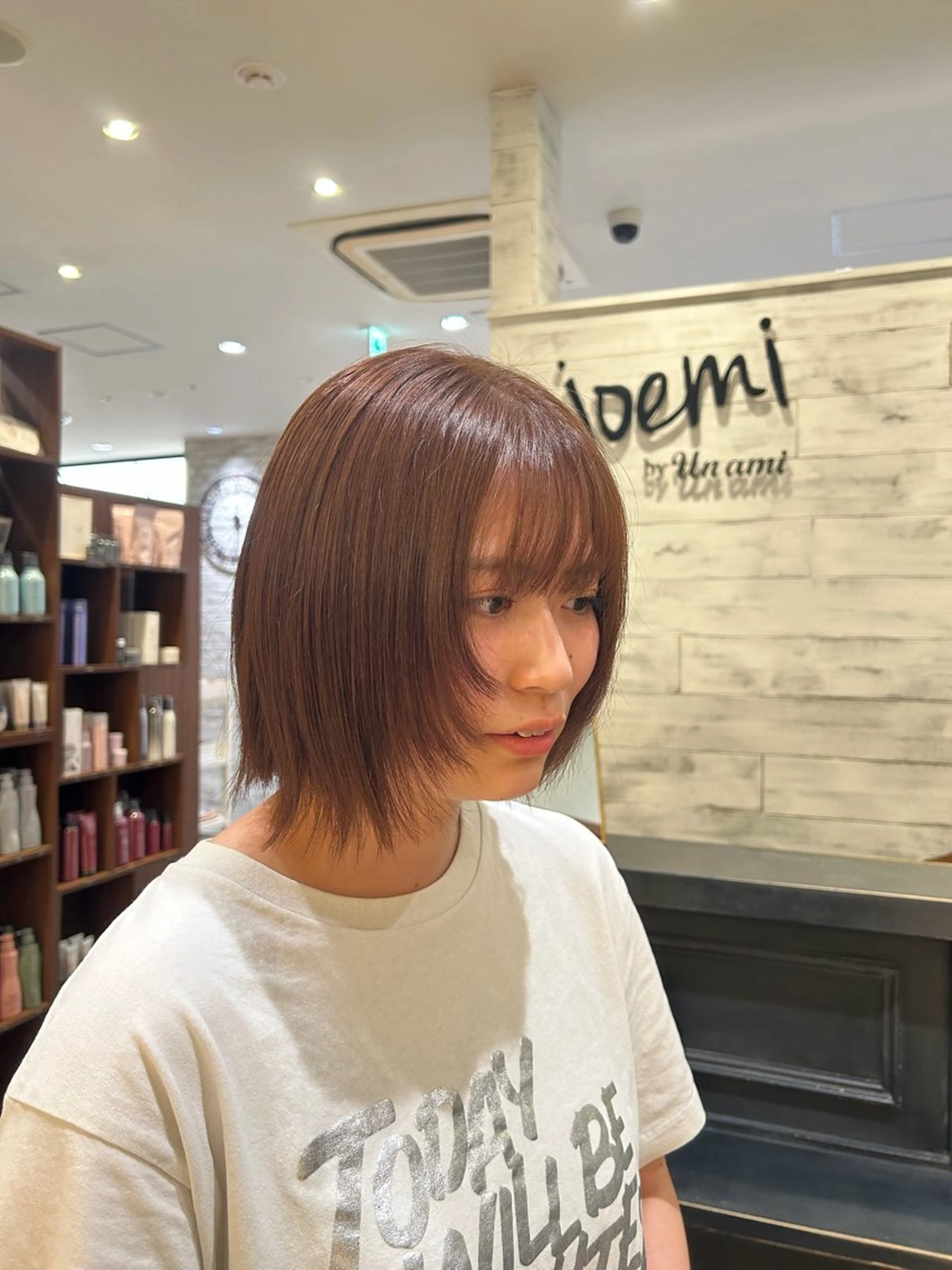 ショート ヘアカラー トリートメント 平居 舞白のヘアスタイル